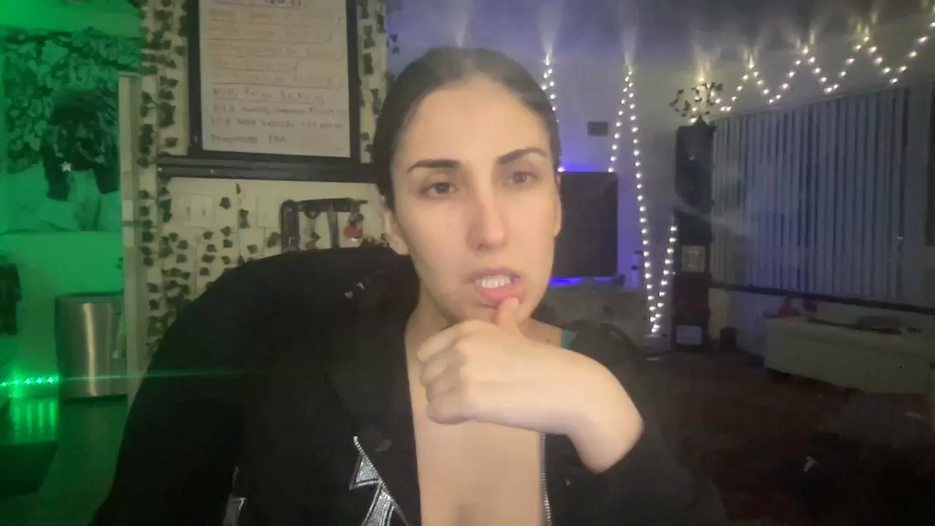 Gallery image thumbnail from LittlePersian's myfreecams stream on, 11/19/2024, 12:45 image 2 of 20
