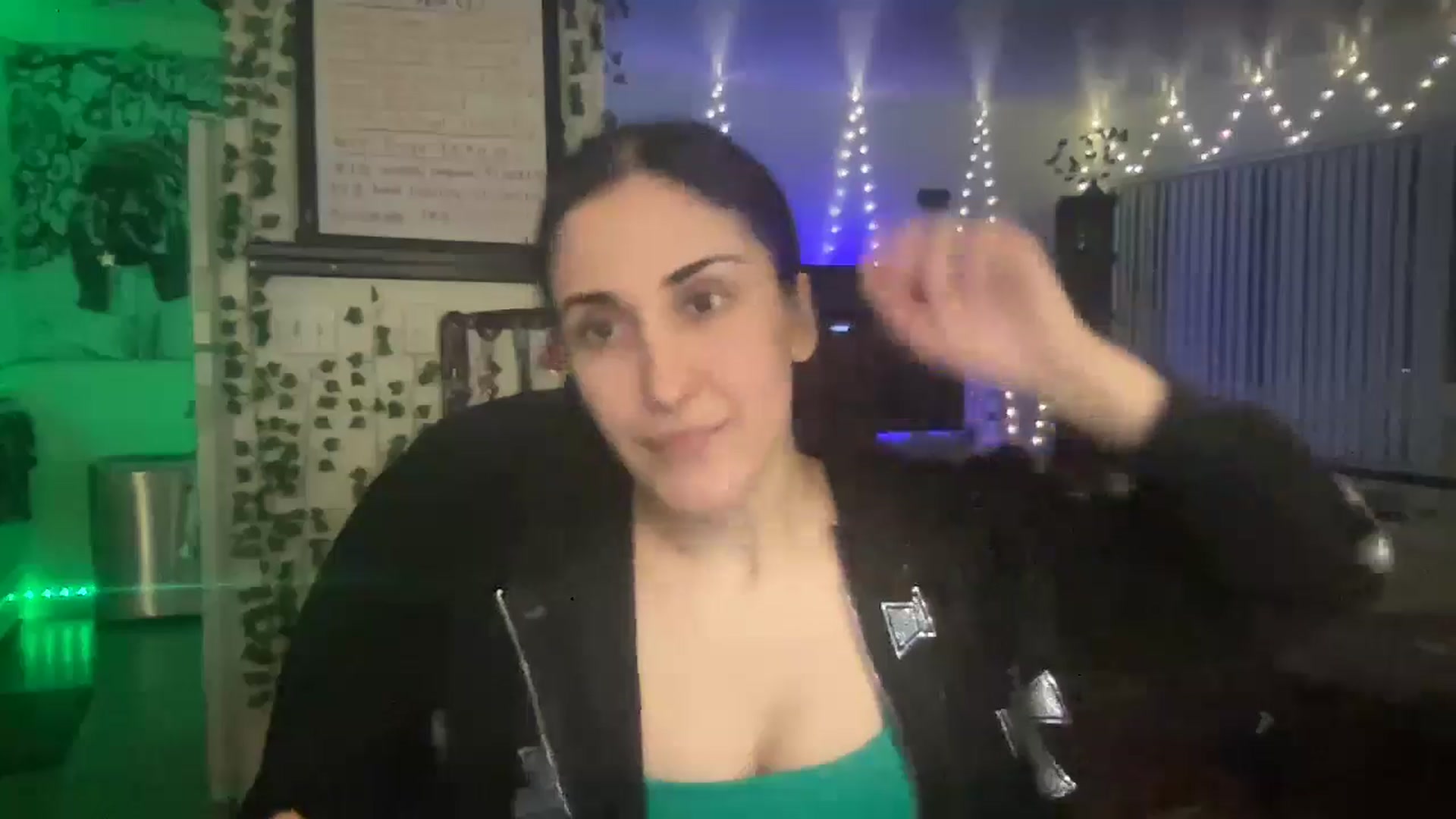 Gallery image thumbnail from LittlePersian's myfreecams stream on, 11/19/2024, 12:45 image 7 of 20