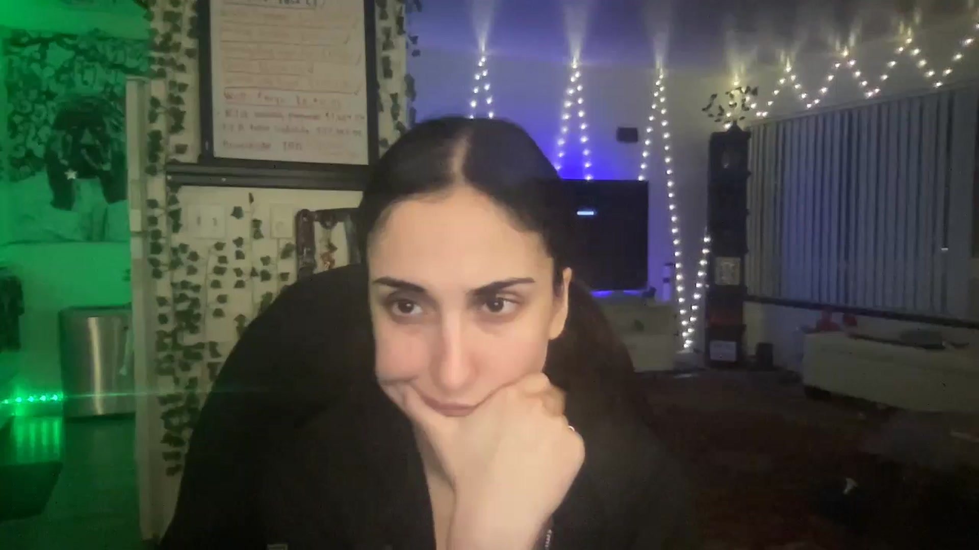 Gallery image thumbnail from LittlePersian's myfreecams stream on, 11/19/2024, 12:45 image 13 of 20
