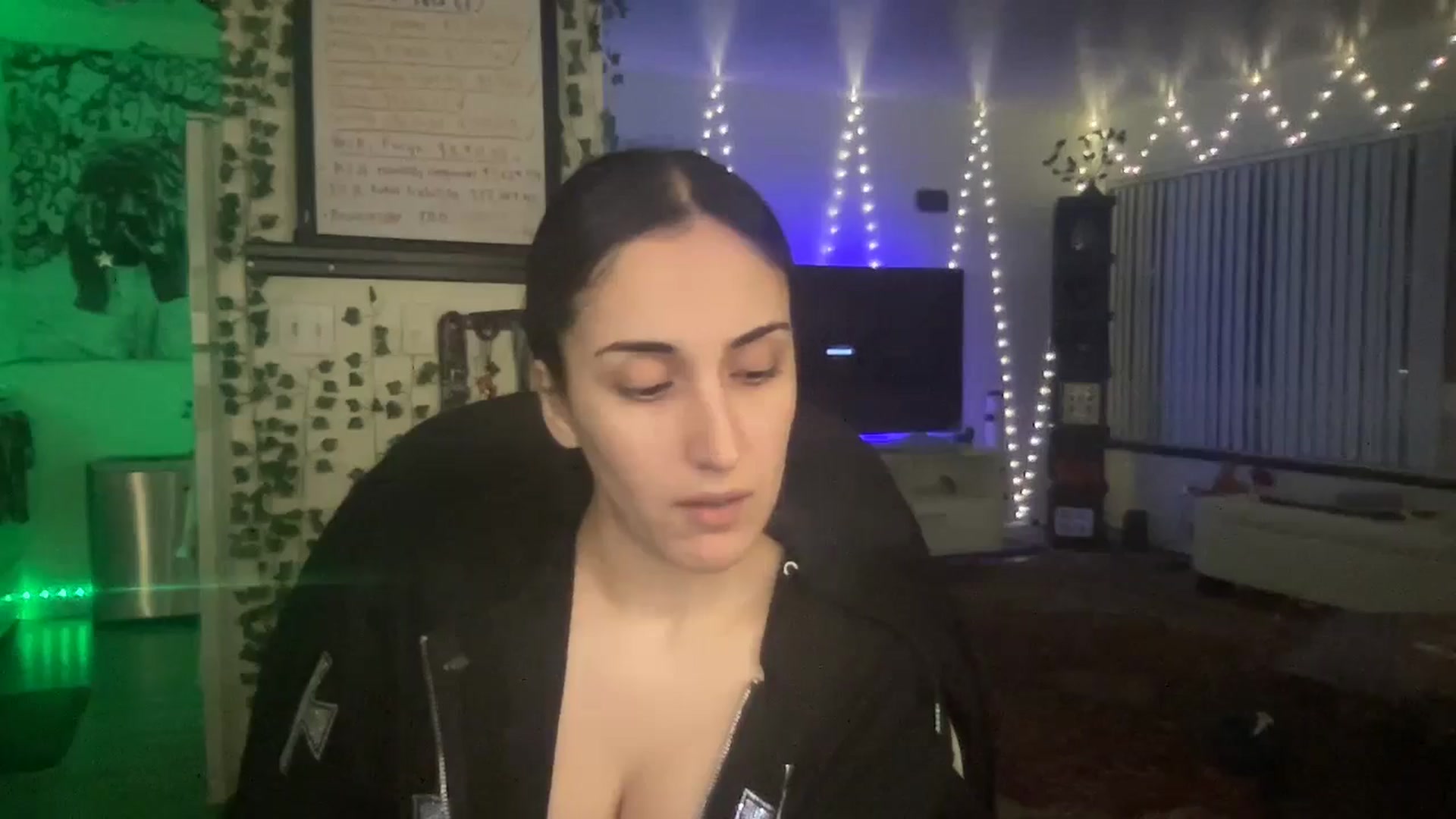 Gallery image thumbnail from LittlePersian's myfreecams stream on, 11/19/2024, 12:45 image 12 of 20