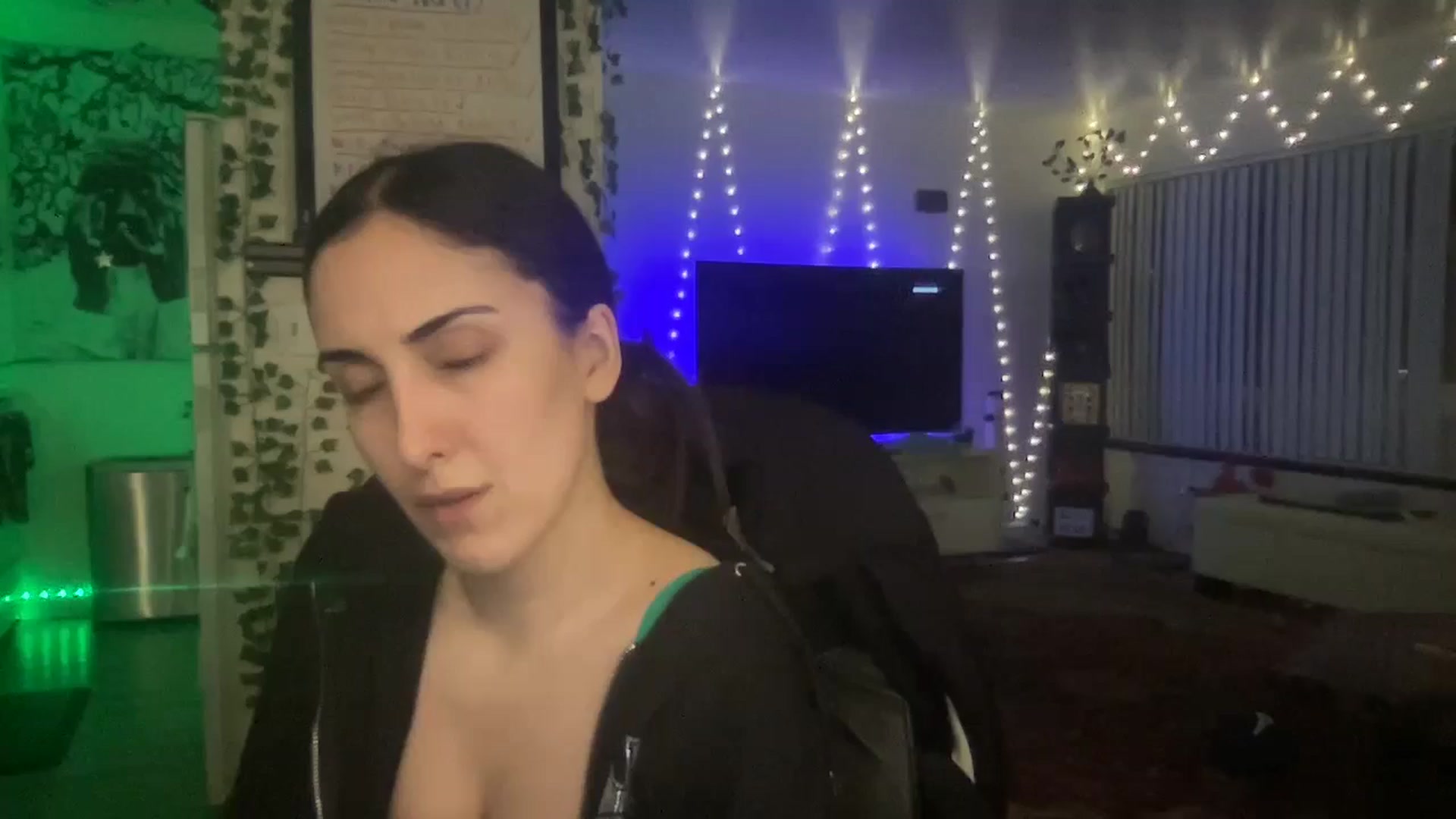 Gallery image thumbnail from LittlePersian's myfreecams stream on, 11/19/2024, 12:45 image 5 of 20