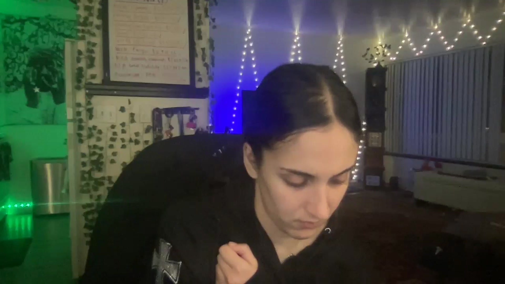 Gallery image thumbnail from LittlePersian's myfreecams stream on, 11/19/2024, 12:45 image 18 of 20