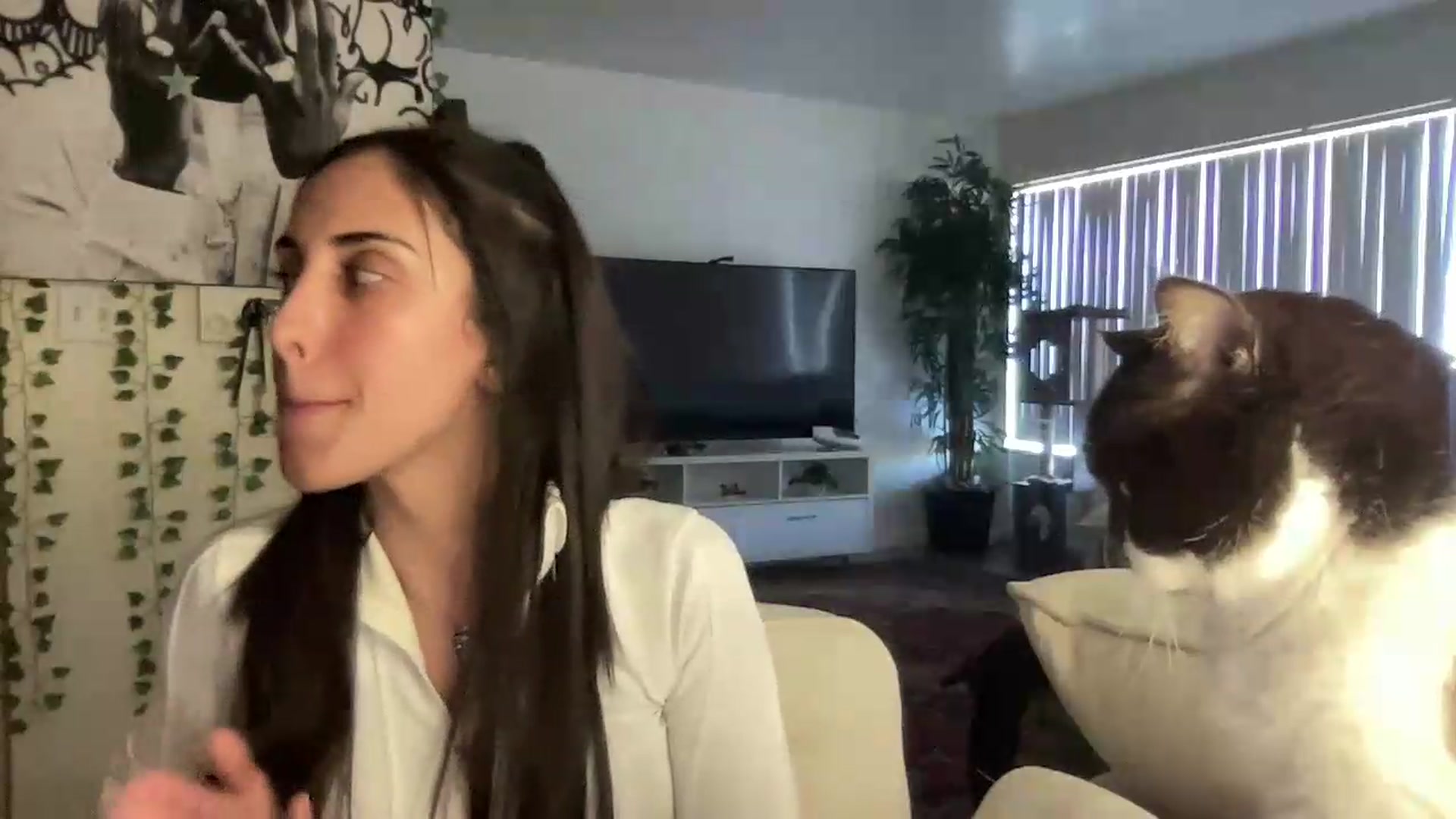 Gallery image thumbnail from LittlePersian's myfreecams stream on, 06/07/2026, 19:20 image 5 of 20