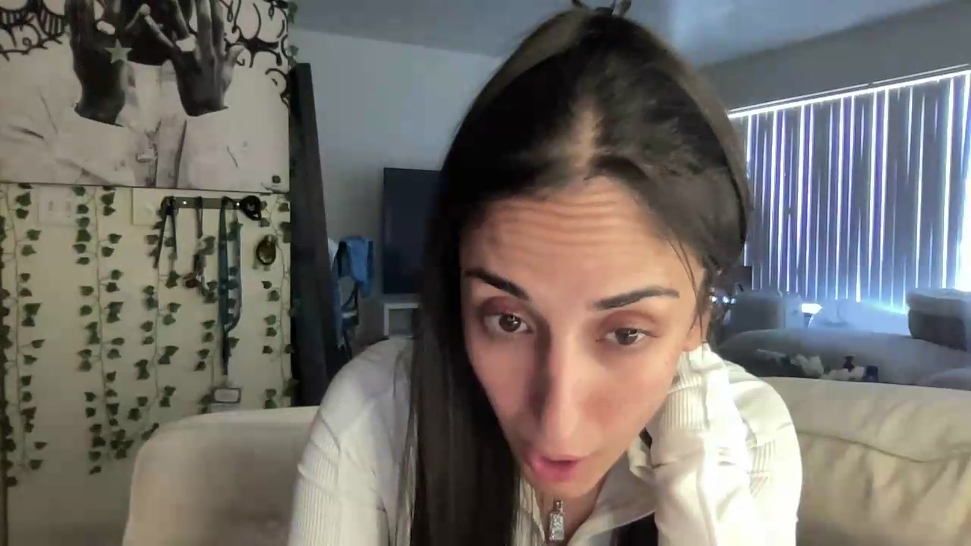 Gallery image thumbnail from LittlePersian's myfreecams stream on, 06/07/2026, 19:20 image 14 of 20