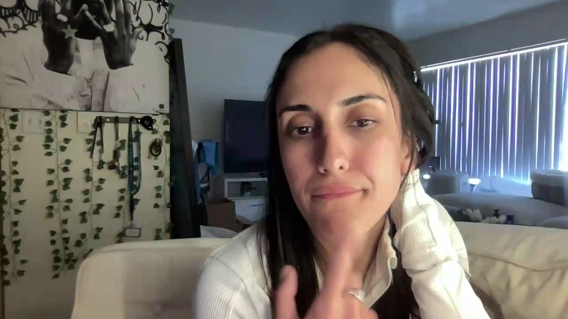 Gallery image thumbnail from LittlePersian's myfreecams stream on, 06/07/2026, 19:20 image 13 of 20