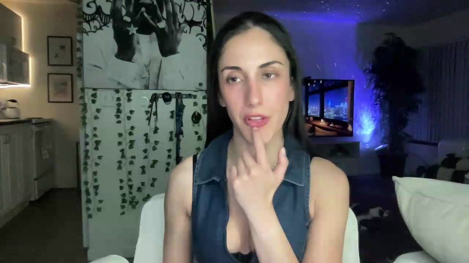 Gallery image thumbnail from LittlePersian's myfreecams stream on, 06/14/2026, 09:28 image 18 of 20