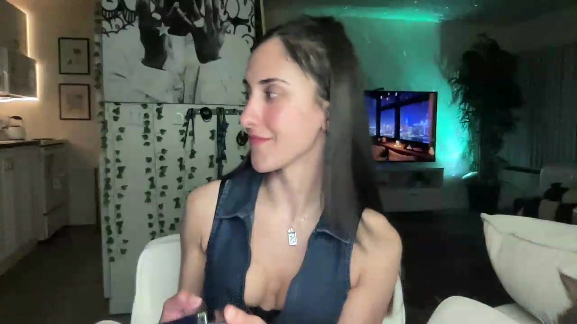 Gallery image thumbnail from LittlePersian's myfreecams stream on, 06/14/2026, 09:28 image 12 of 20