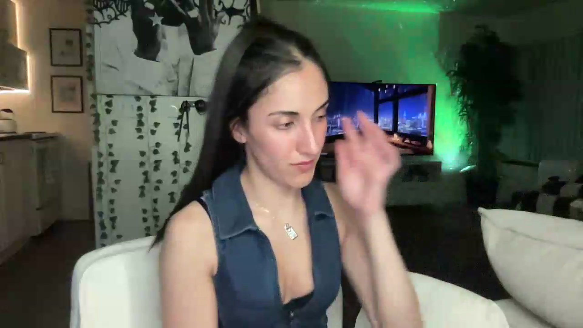 Gallery image thumbnail from LittlePersian's myfreecams stream on, 06/14/2026, 09:28 image 10 of 20