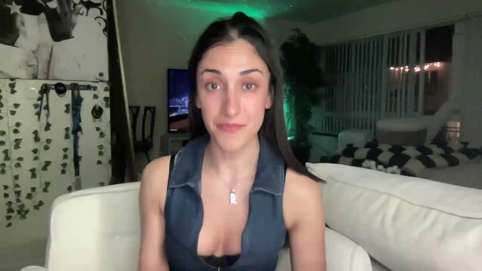 Gallery image thumbnail from LittlePersian's myfreecams stream on, 06/14/2026, 10:33 image 19 of 20