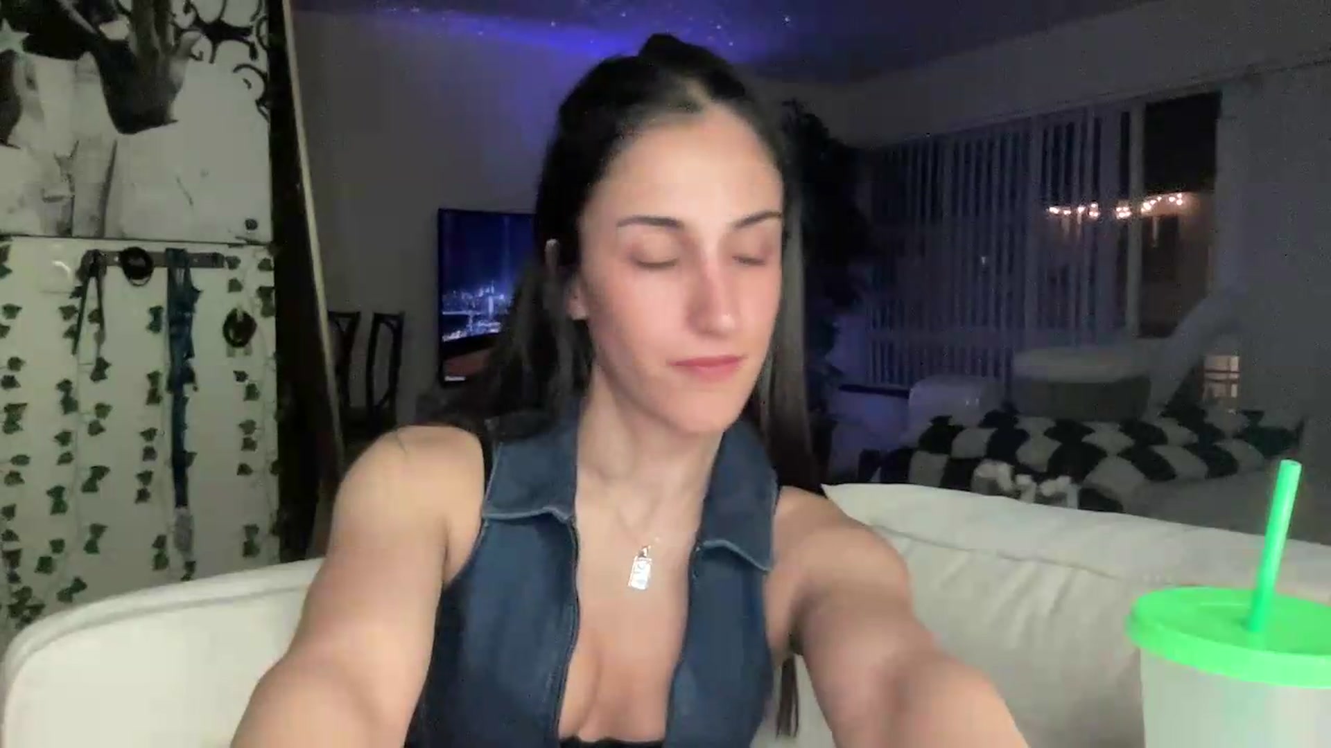 Gallery image thumbnail from LittlePersian's myfreecams stream on, 06/14/2026, 10:33 image 13 of 20