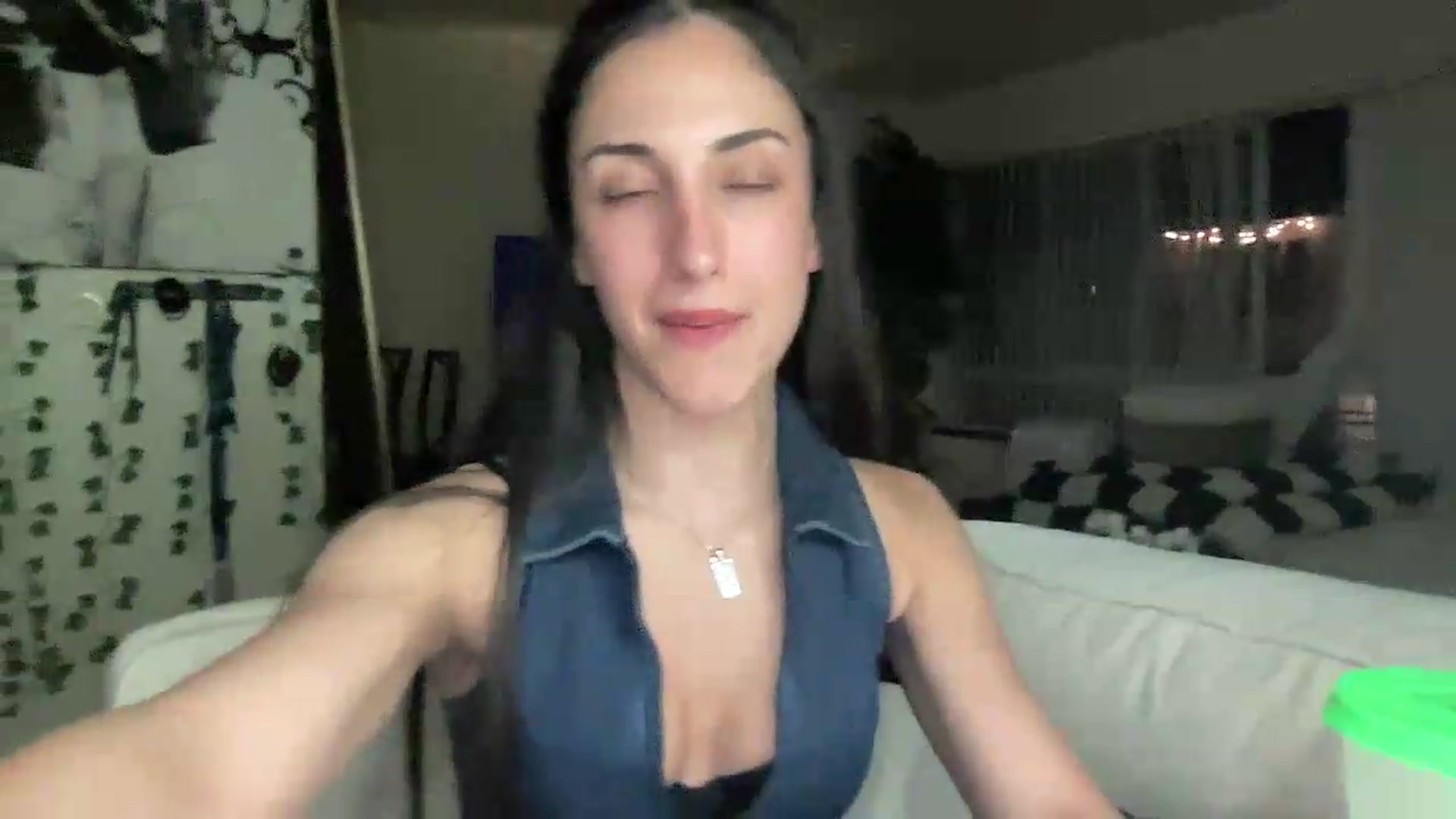 Gallery image thumbnail from LittlePersian's myfreecams stream on, 06/14/2026, 10:33 image 17 of 20
