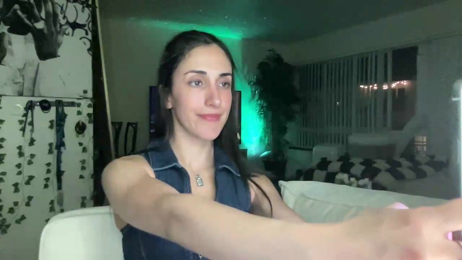 Gallery image thumbnail from LittlePersian's myfreecams stream on, 06/14/2026, 10:33 image 6 of 20