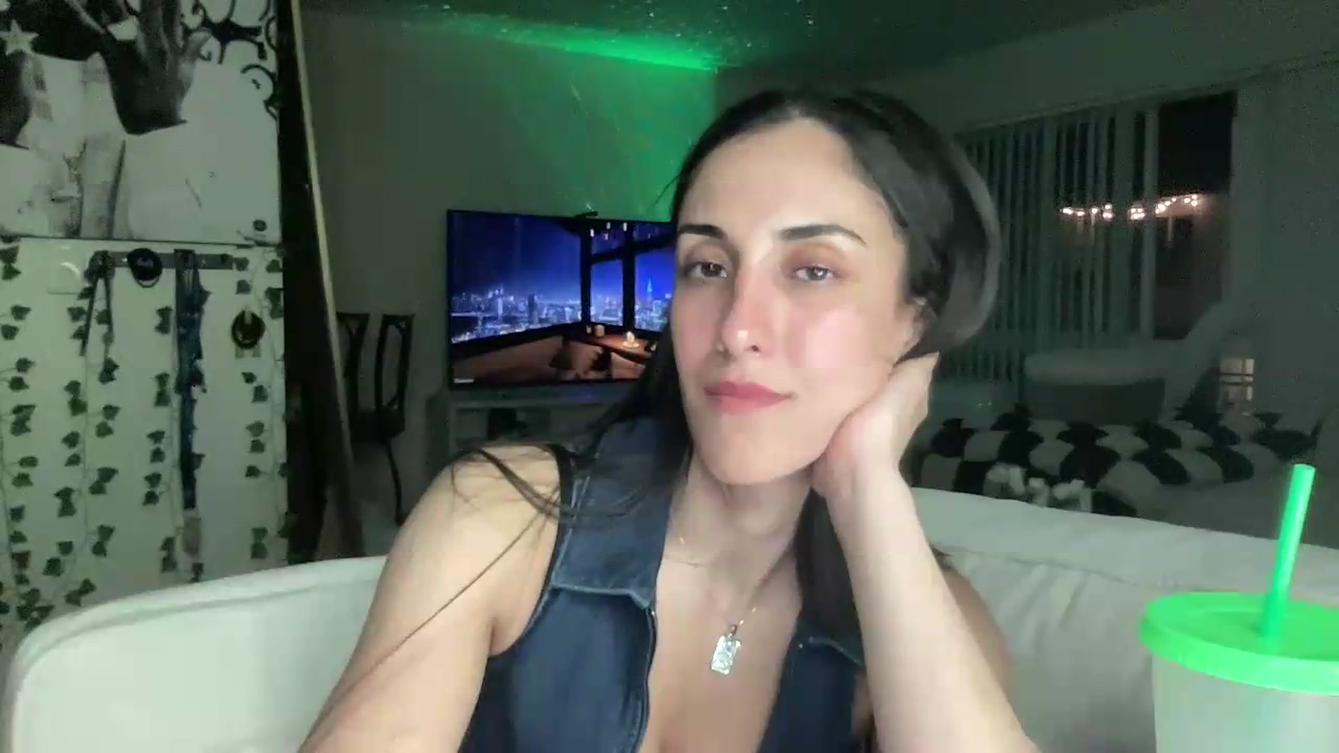Gallery image thumbnail from LittlePersian's myfreecams stream on, 06/14/2026, 10:33 image 14 of 20