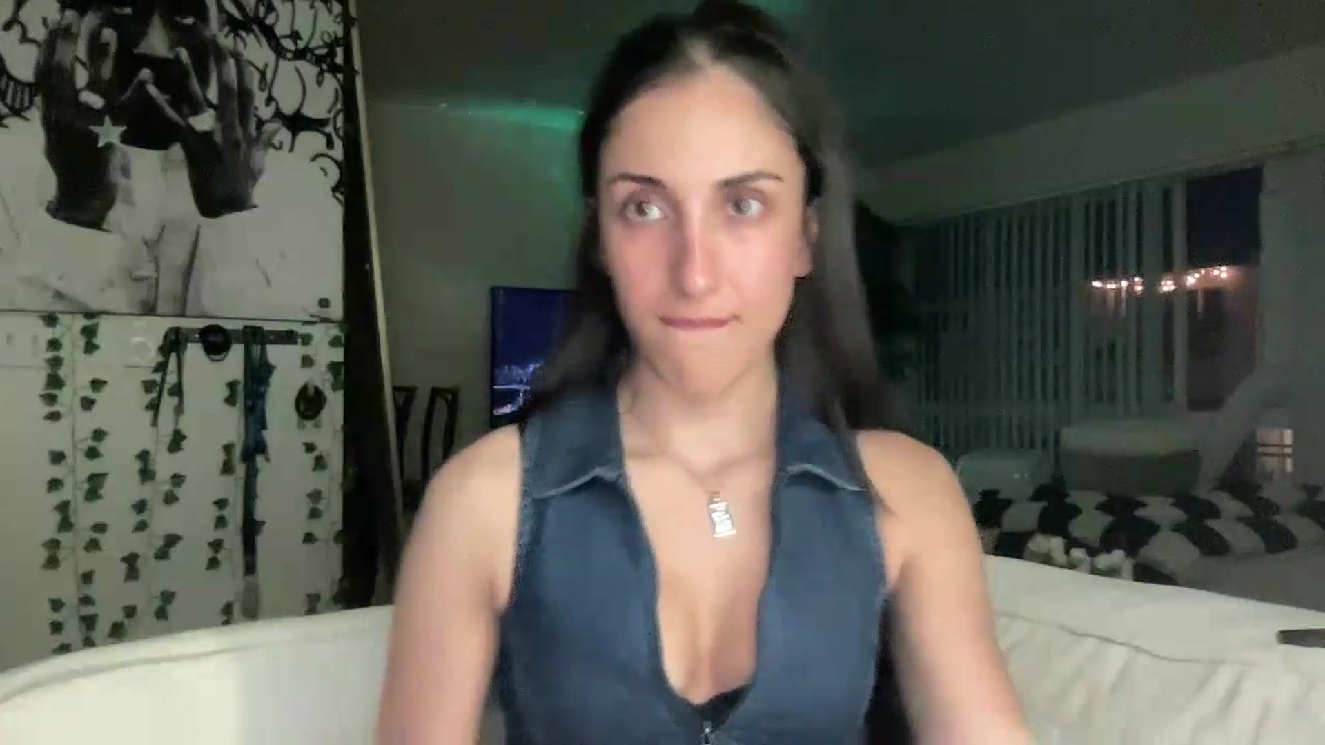 Gallery image thumbnail from LittlePersian's myfreecams stream on, 06/14/2026, 11:24 image 13 of 20