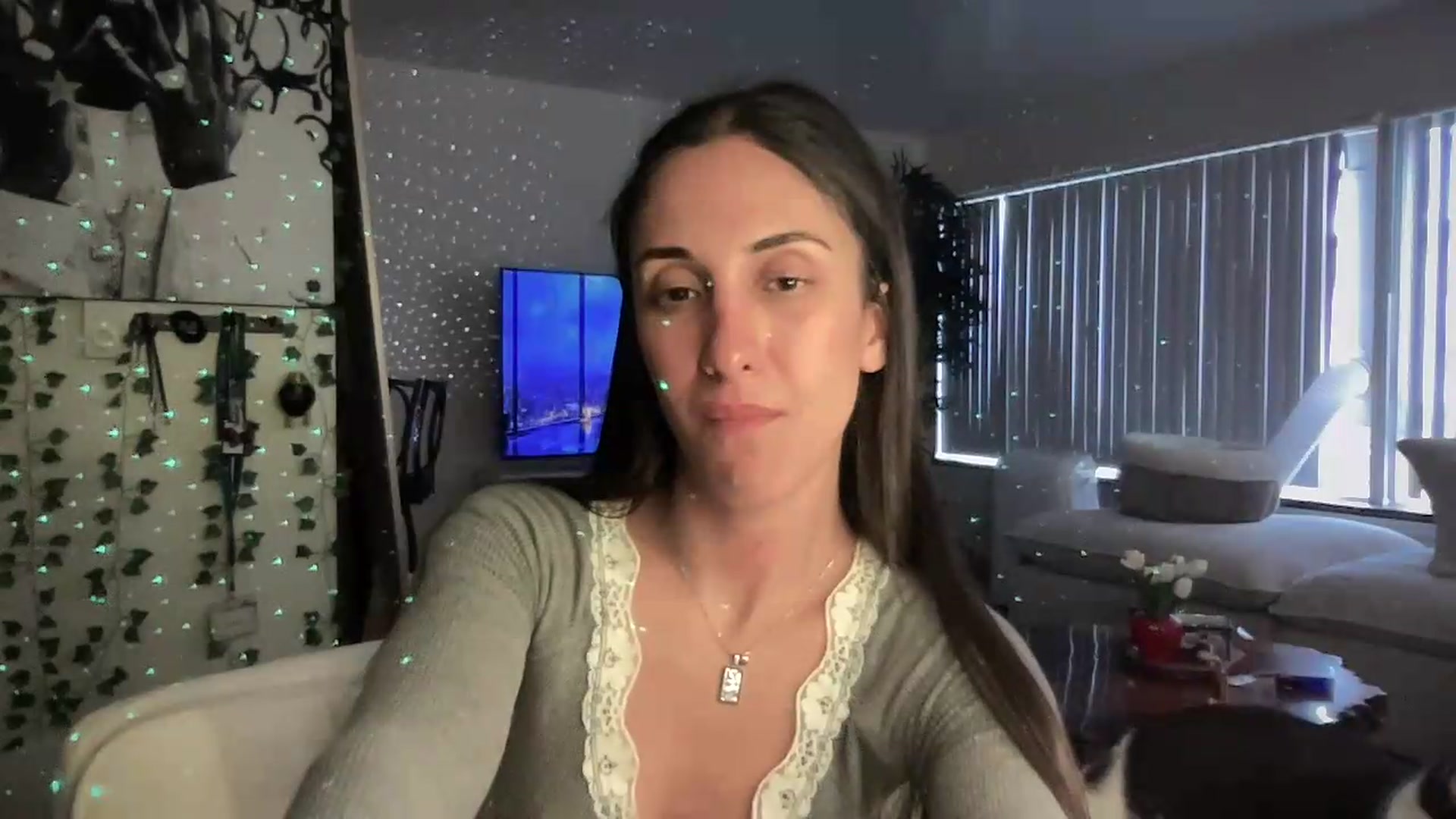 Gallery image thumbnail from LittlePersian's myfreecams stream on, 07/12/2026, 13:30 image 15 of 20