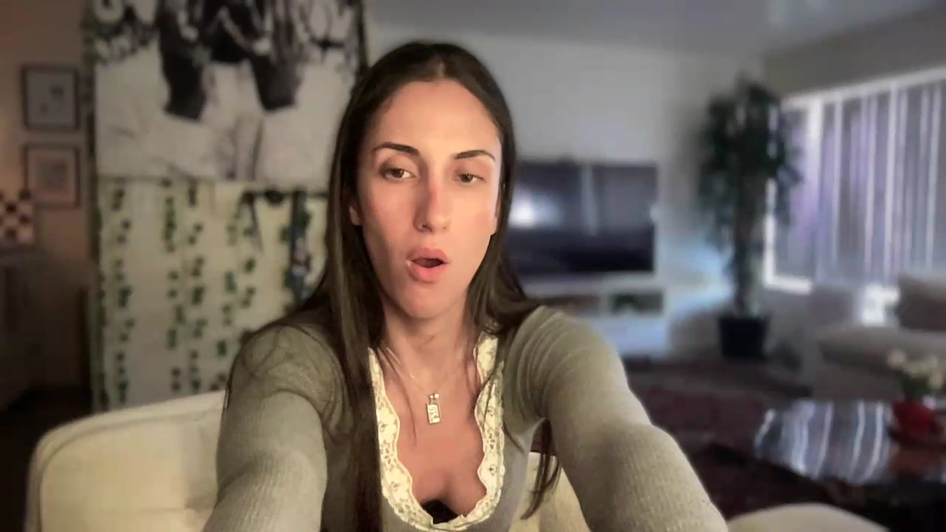 Gallery image thumbnail from LittlePersian's myfreecams stream on, 07/12/2026, 18:01 image 19 of 20