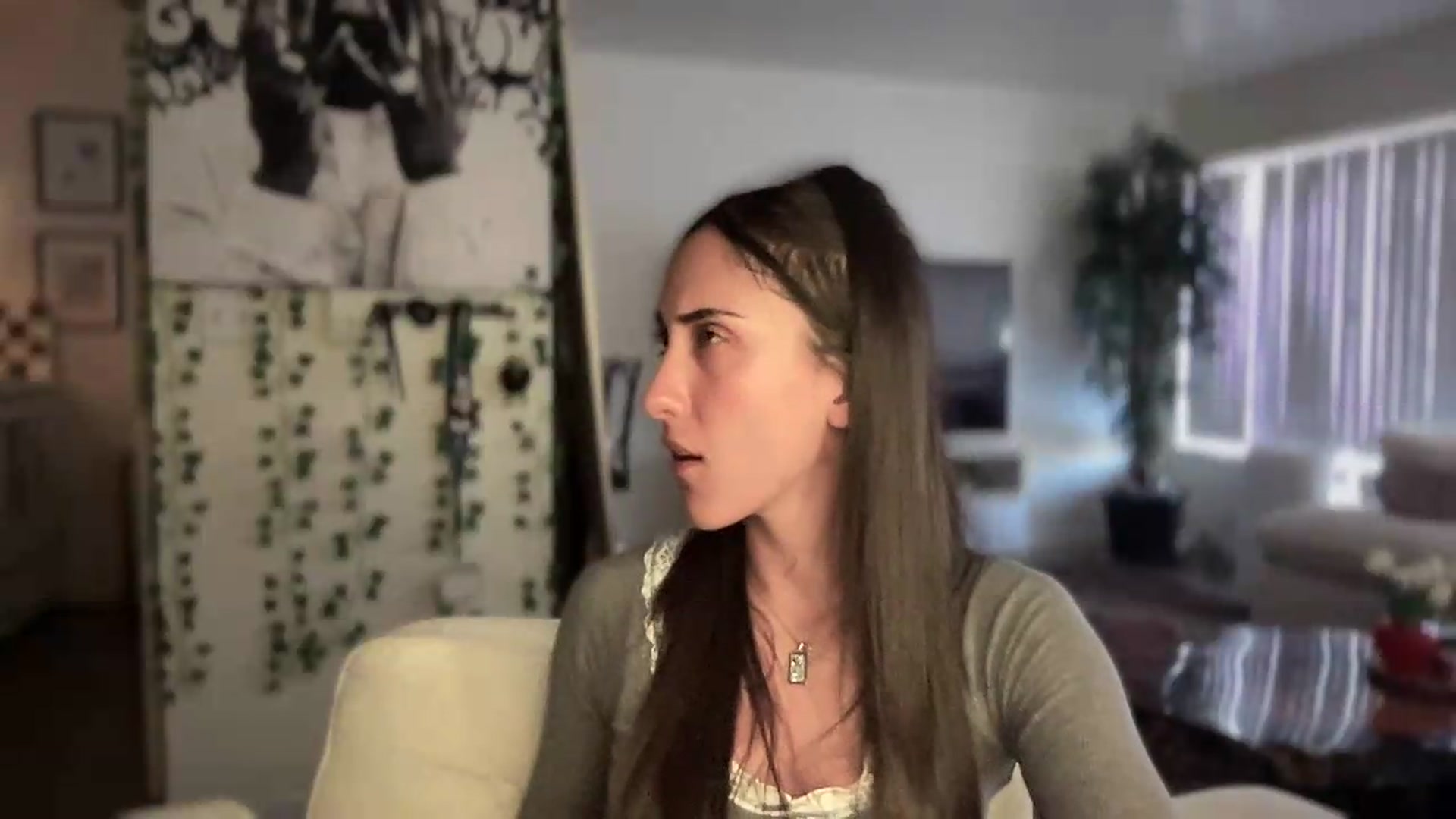 Gallery image thumbnail from LittlePersian's myfreecams stream on, 07/12/2026, 18:01 image 18 of 20