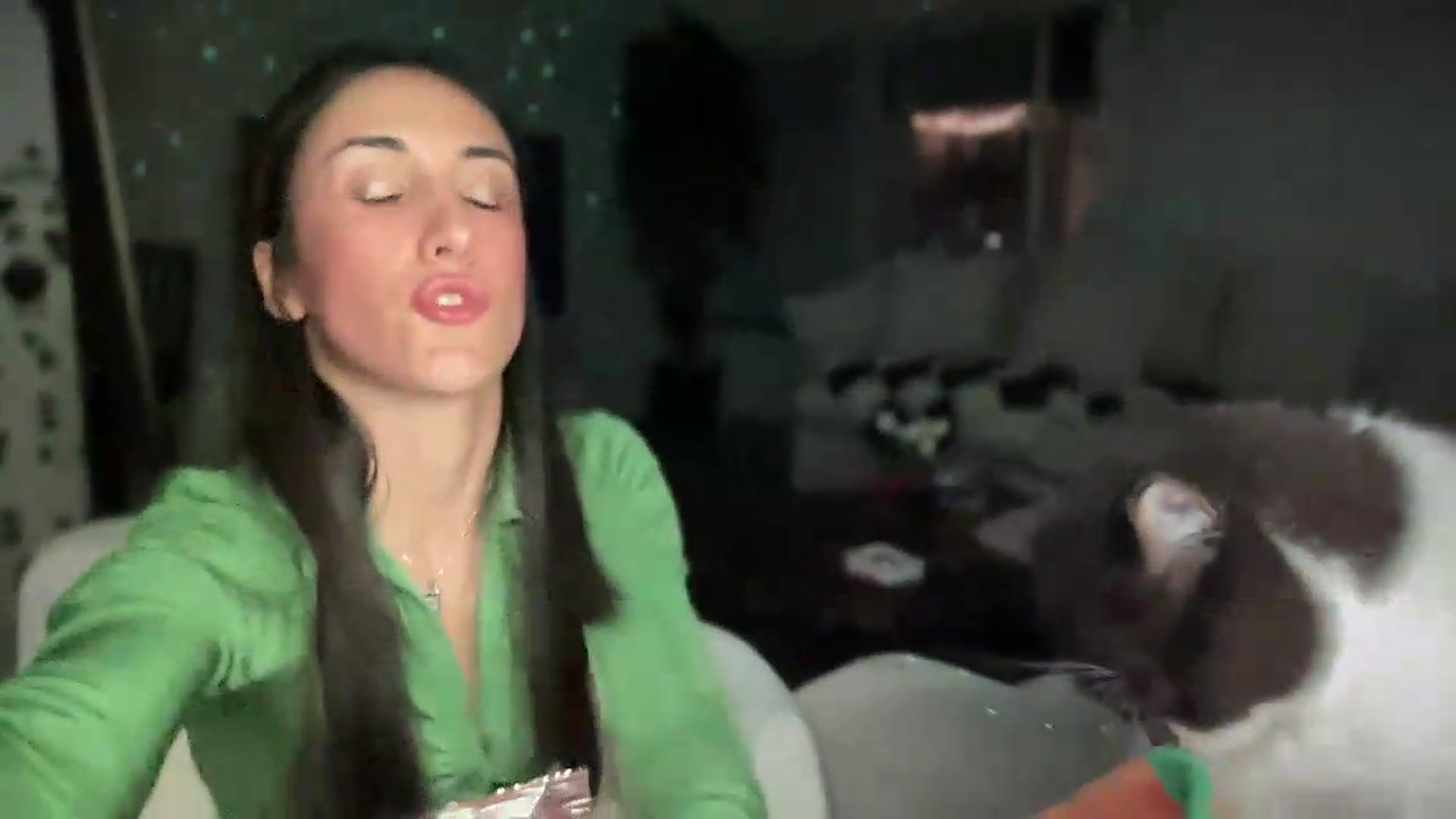 Gallery image thumbnail from LittlePersian's myfreecams stream on, 07/19/2026, 08:28 image 8 of 20
