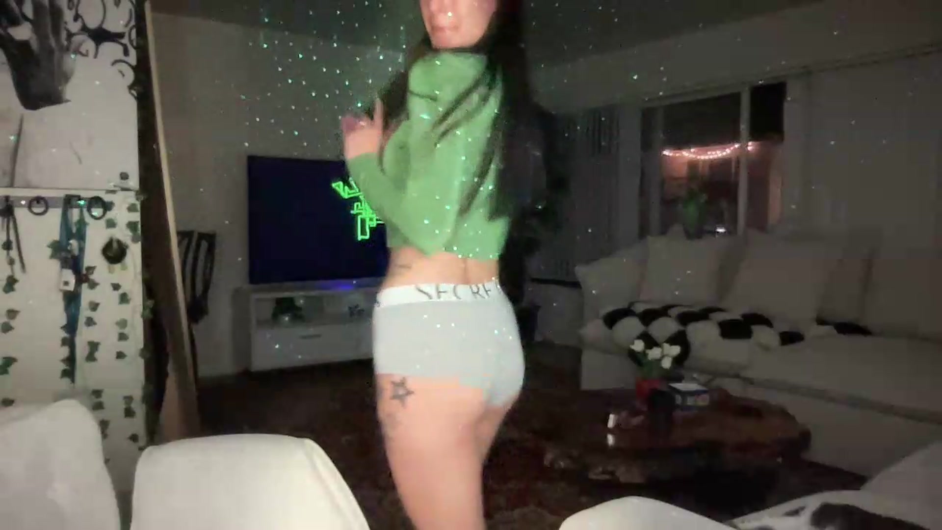 Gallery image thumbnail from LittlePersian's myfreecams stream on, 07/19/2026, 09:39 image 15 of 20