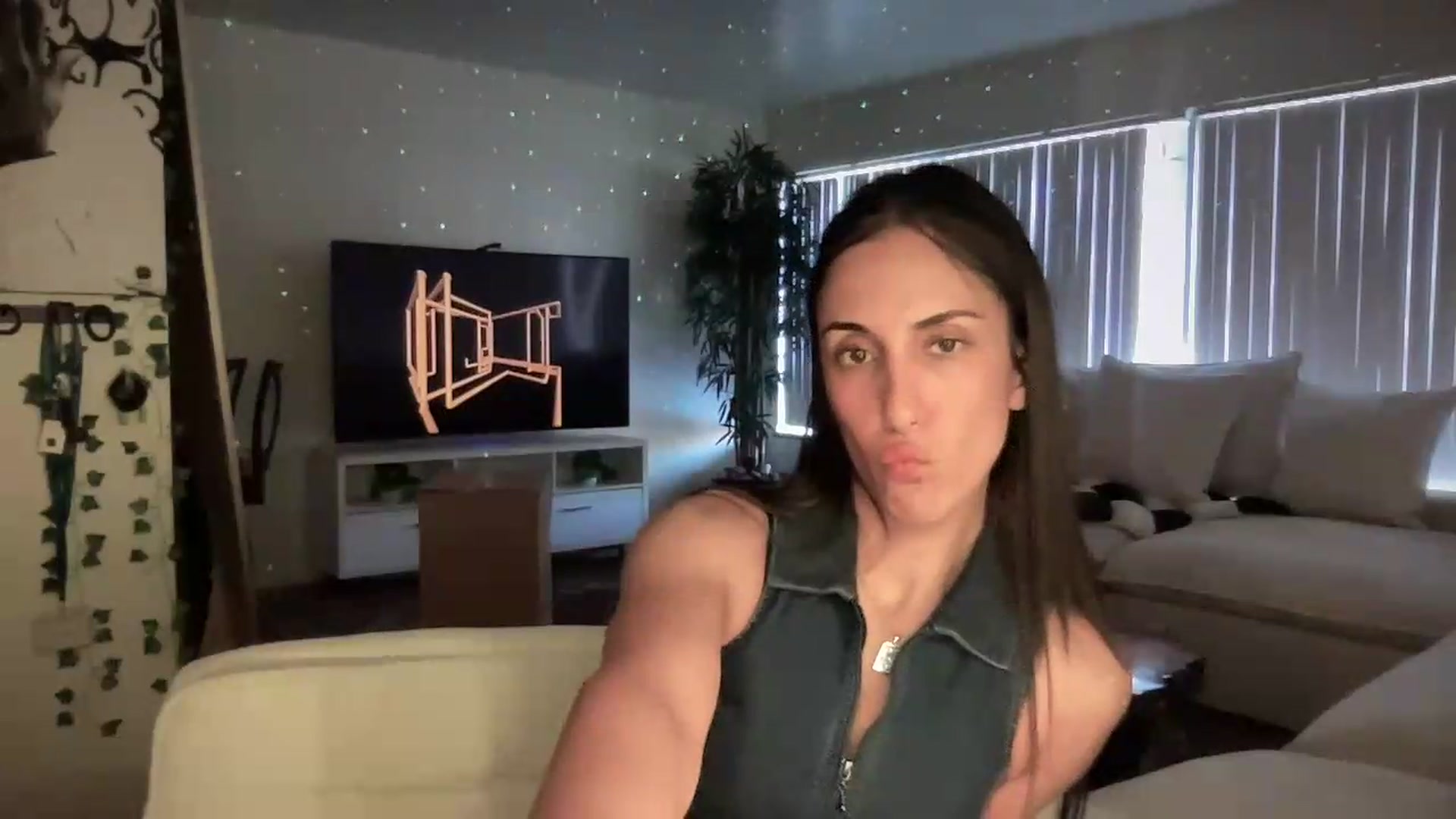 Gallery image thumbnail from LittlePersian's myfreecams stream on, 07/19/2026, 15:37 image 3 of 20