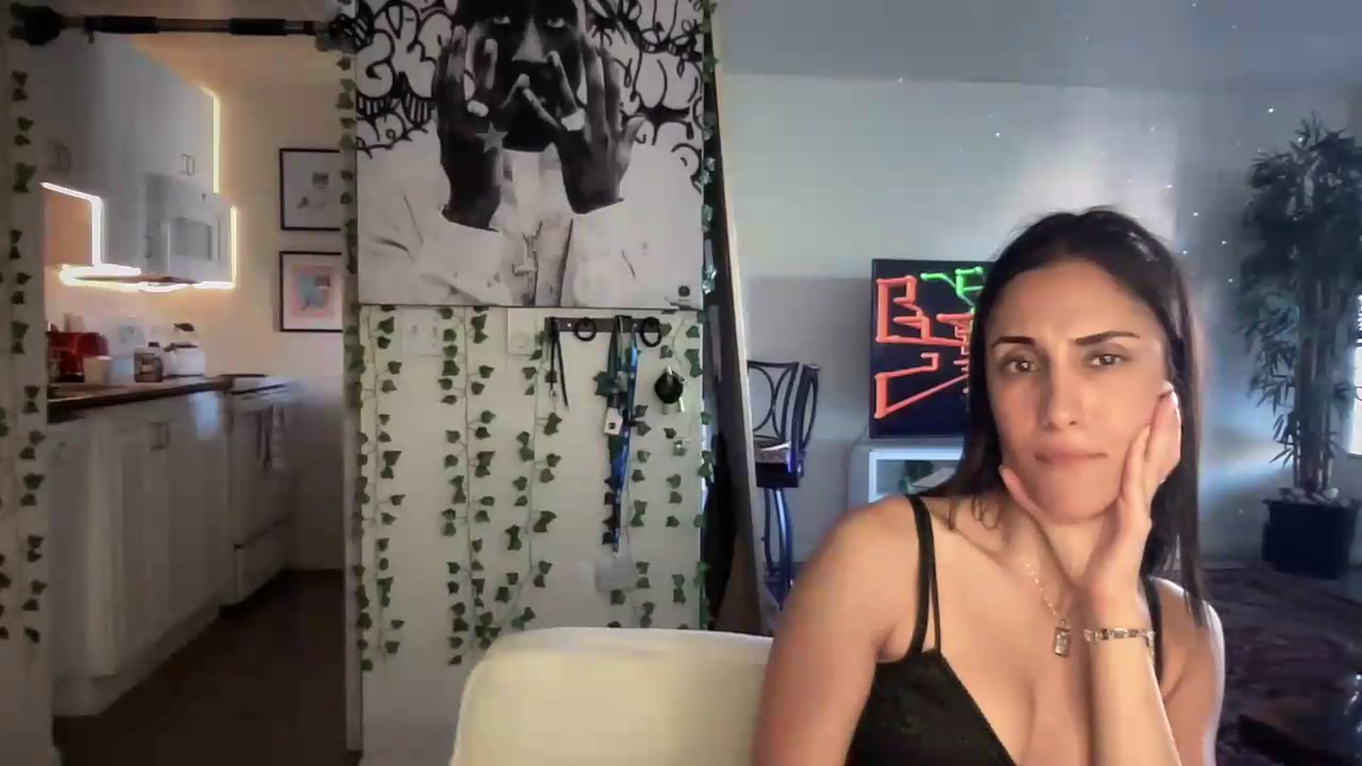 Gallery image thumbnail from LittlePersian's myfreecams stream on, 07/19/2026, 15:37 image 12 of 20