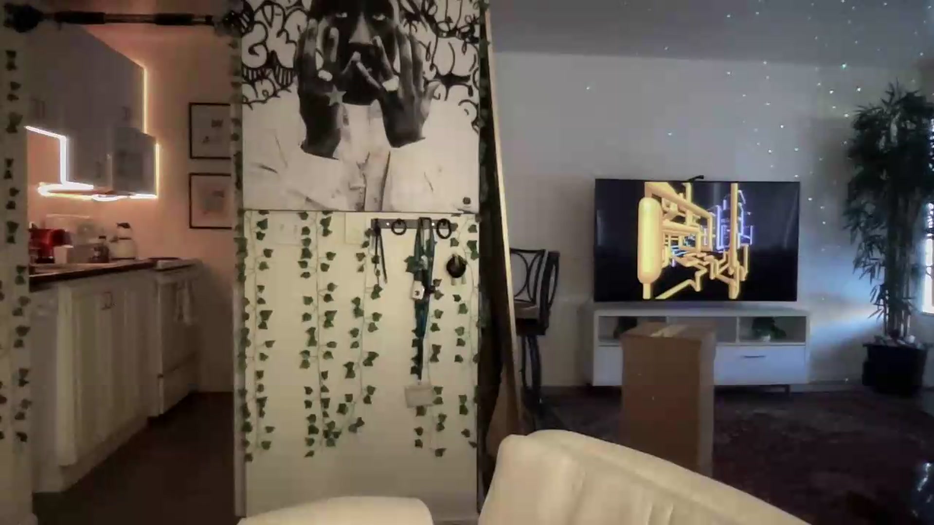 Gallery image thumbnail from LittlePersian's myfreecams stream on, 07/19/2026, 15:37 image 16 of 20
