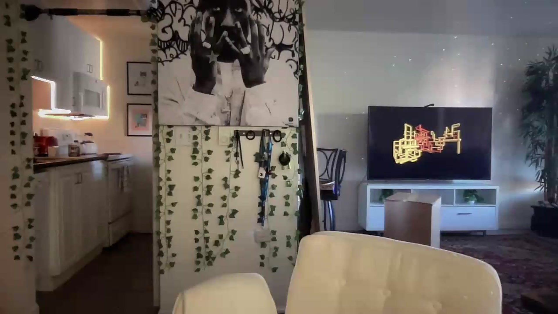 Gallery image thumbnail from LittlePersian's myfreecams stream on, 07/19/2026, 15:37 image 9 of 20