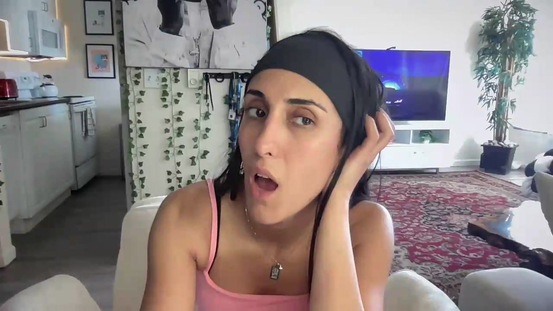 Gallery image thumbnail from LittlePersian's myfreecams stream on, 07/19/2026, 21:44 image 12 of 20