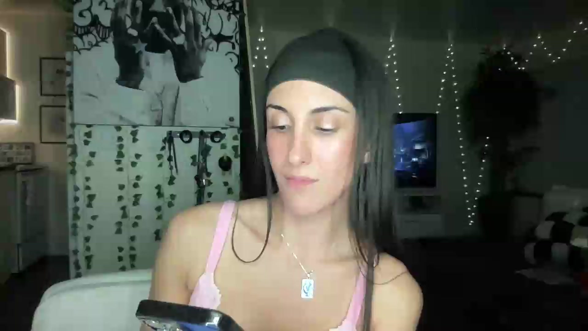 Gallery image thumbnail from LittlePersian's myfreecams stream on, 07/26/2026, 11:55 image 1 of 20