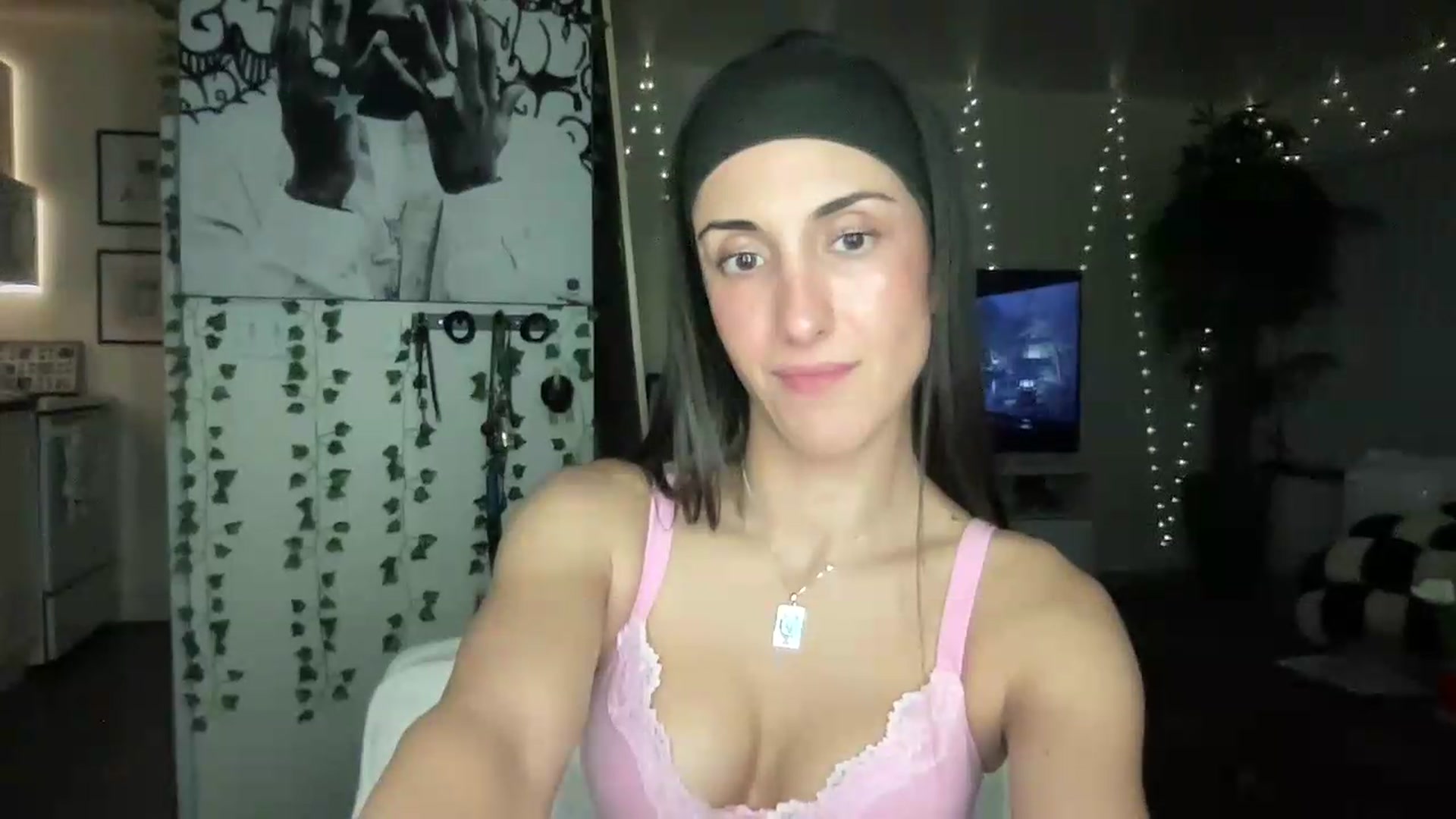 Gallery image thumbnail from LittlePersian's myfreecams stream on, 07/26/2026, 11:55 image 3 of 20
