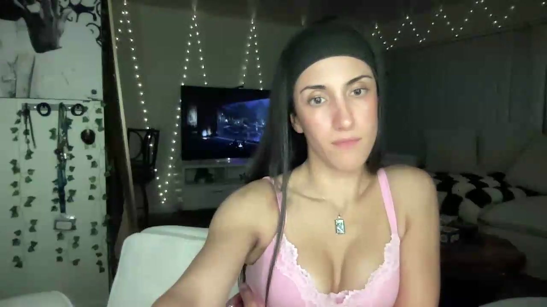 Gallery image thumbnail from LittlePersian's myfreecams stream on, 07/26/2026, 11:55 image 15 of 20