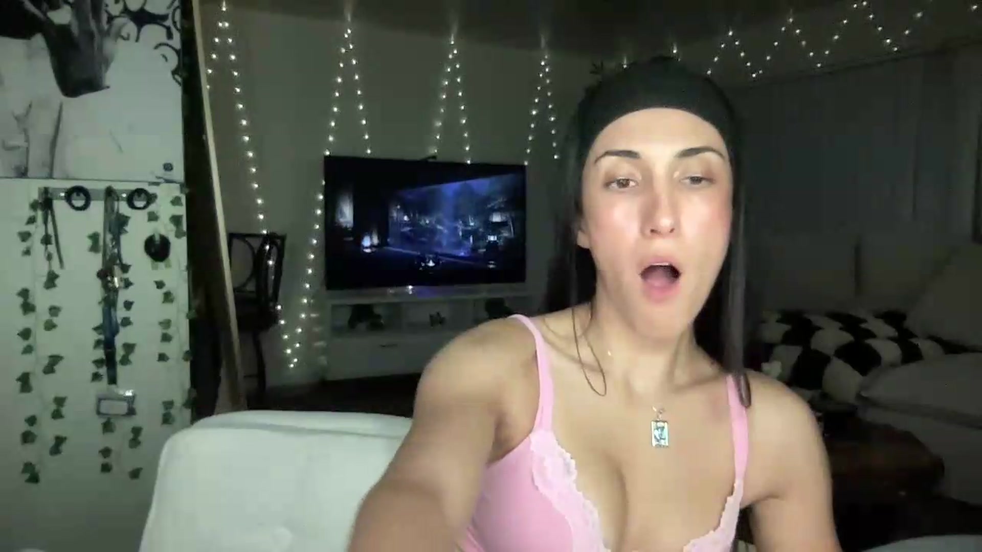 Gallery image thumbnail from LittlePersian's myfreecams stream on, 07/26/2026, 11:55 image 11 of 20