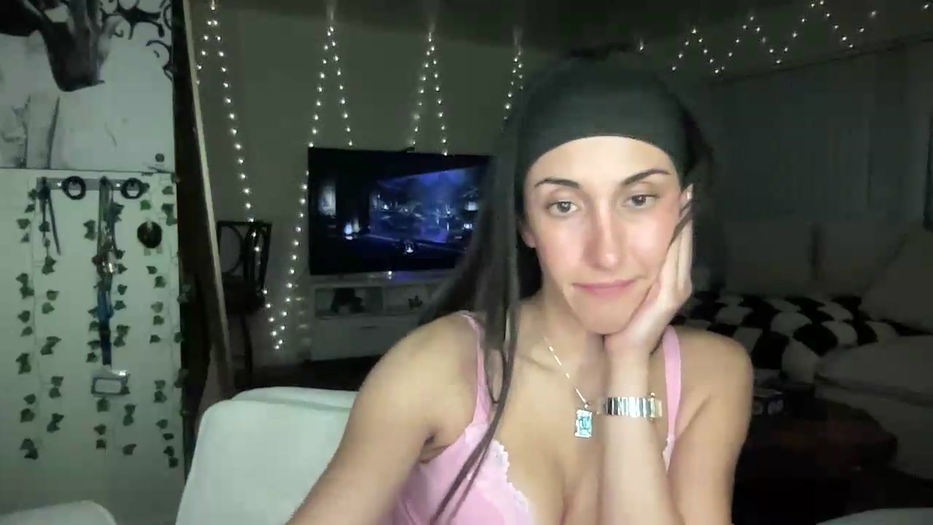 Gallery image thumbnail from LittlePersian's myfreecams stream on, 07/26/2026, 11:55 image 18 of 20