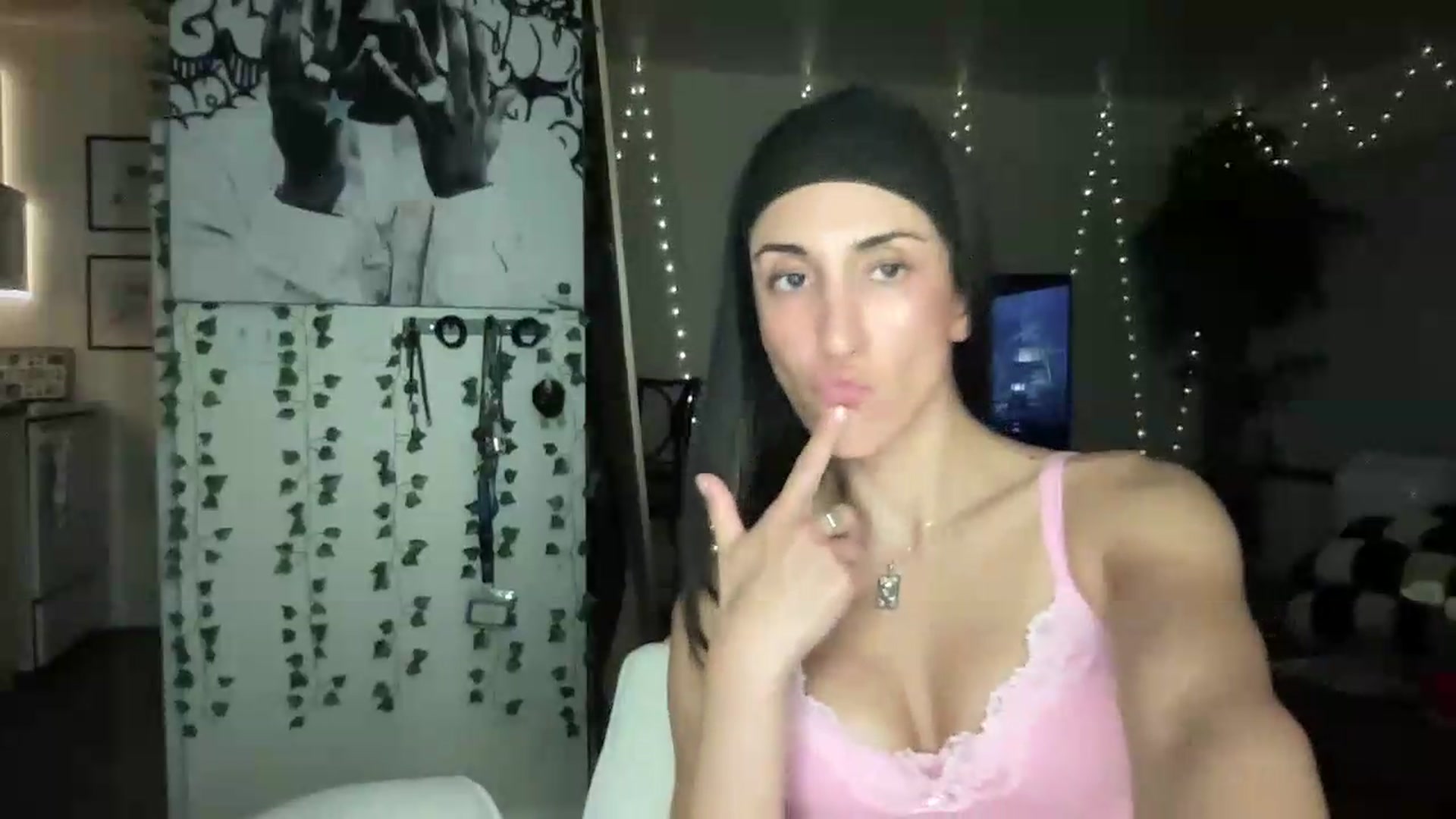 Gallery image thumbnail from LittlePersian's myfreecams stream on, 07/26/2026, 11:55 image 7 of 20