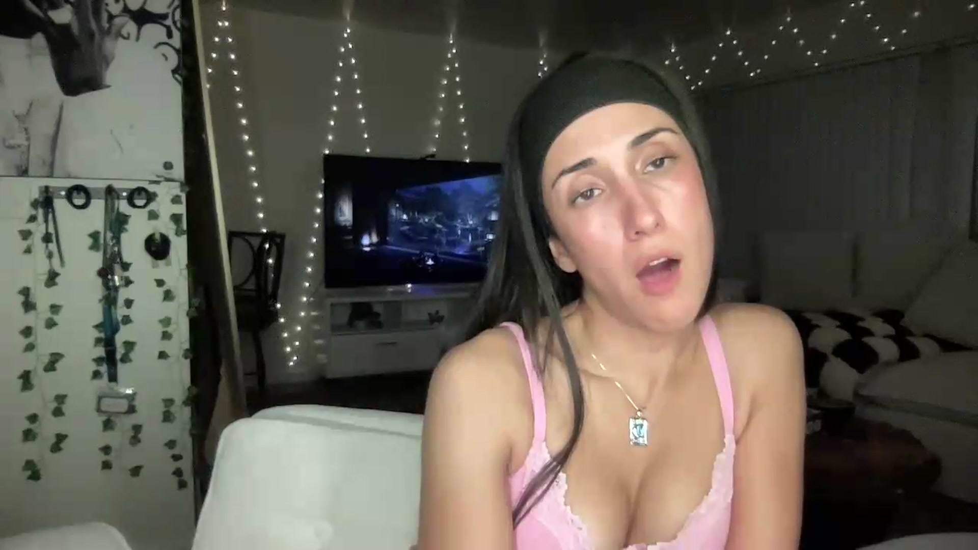 Gallery image thumbnail from LittlePersian's myfreecams stream on, 07/26/2026, 11:55 image 16 of 20