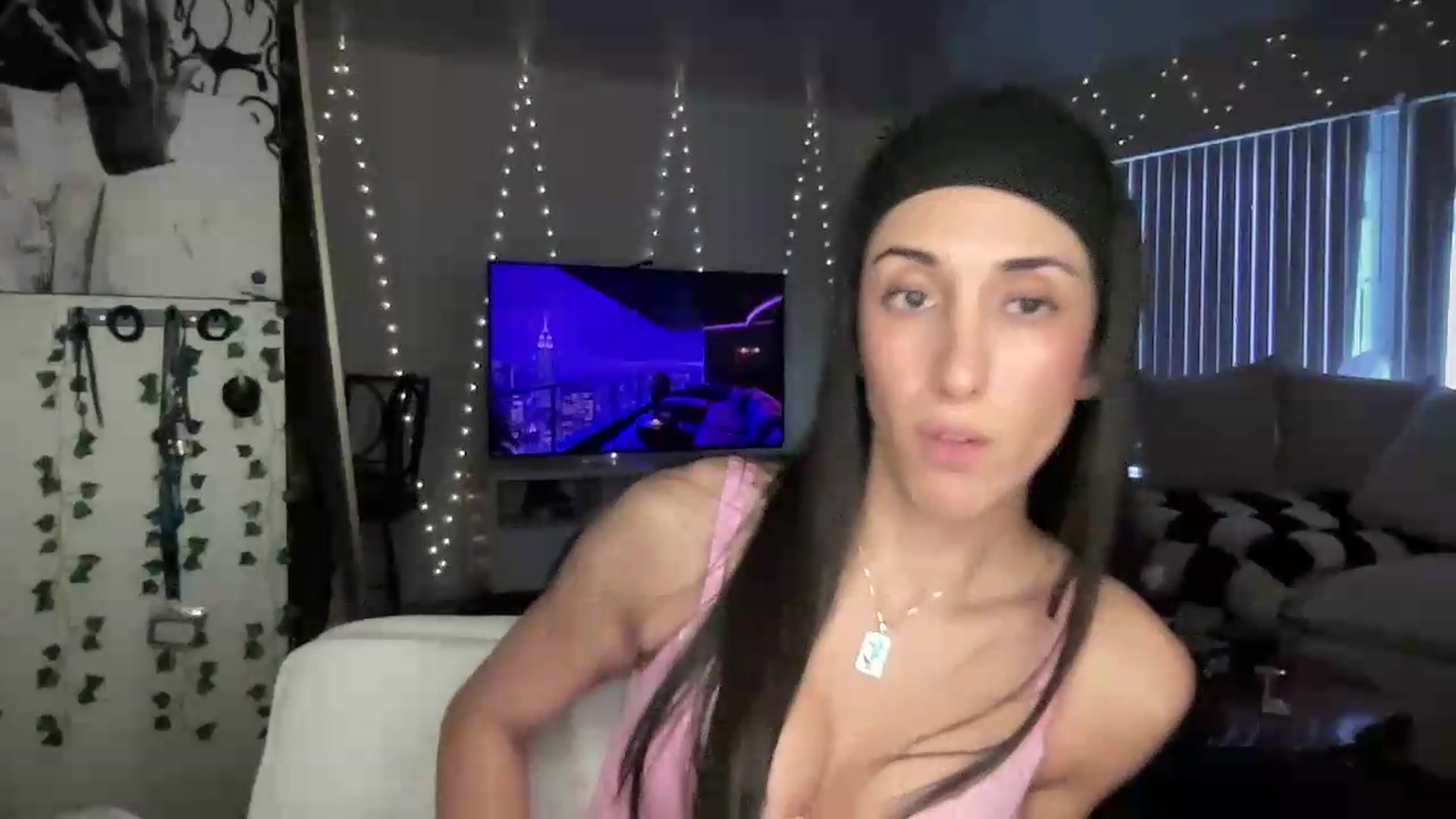 Gallery image thumbnail from LittlePersian's myfreecams stream on, 07/26/2026, 13:42 image 2 of 20
