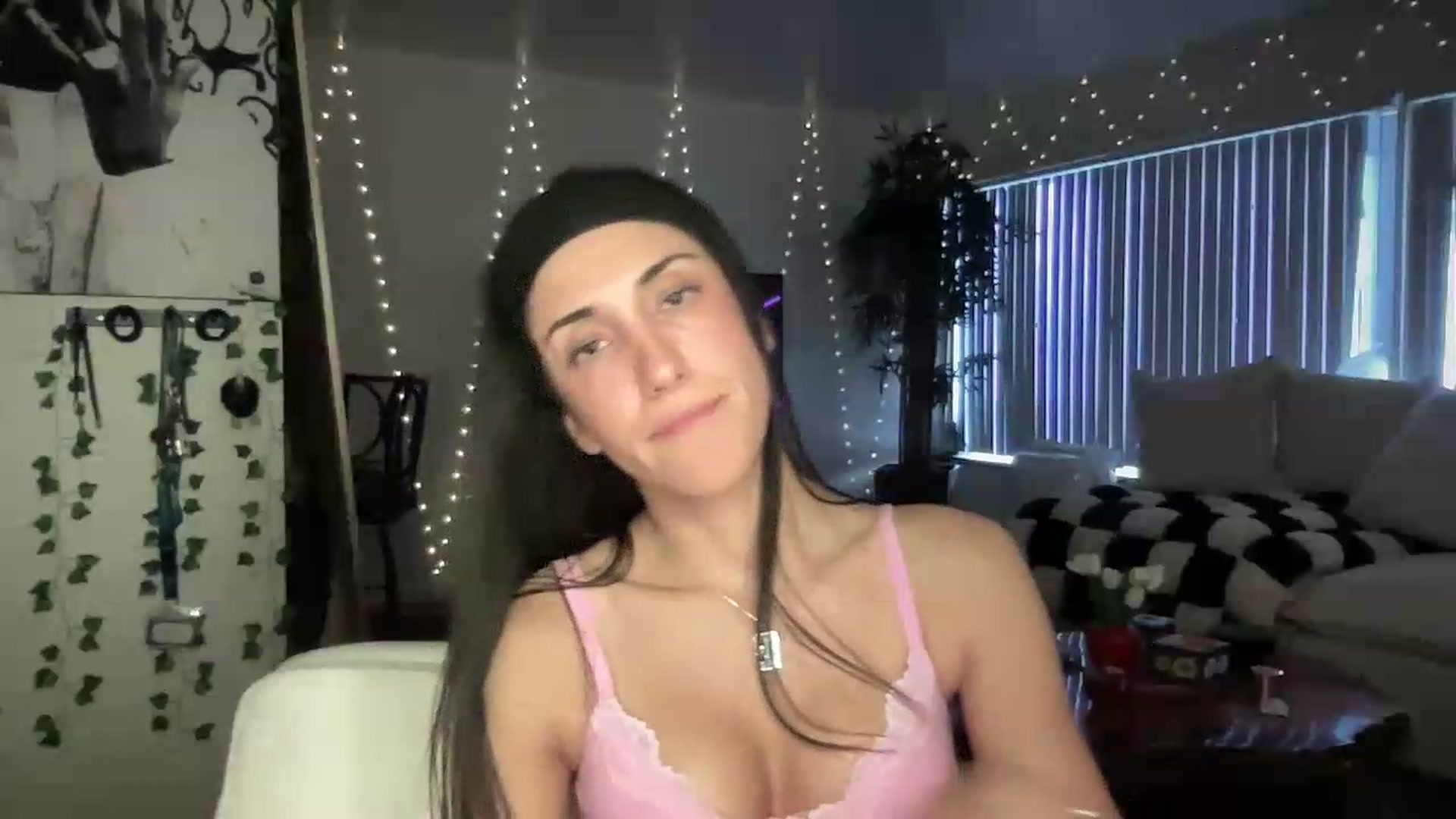 Gallery image thumbnail from LittlePersian's myfreecams stream on, 07/26/2026, 13:42 image 5 of 20