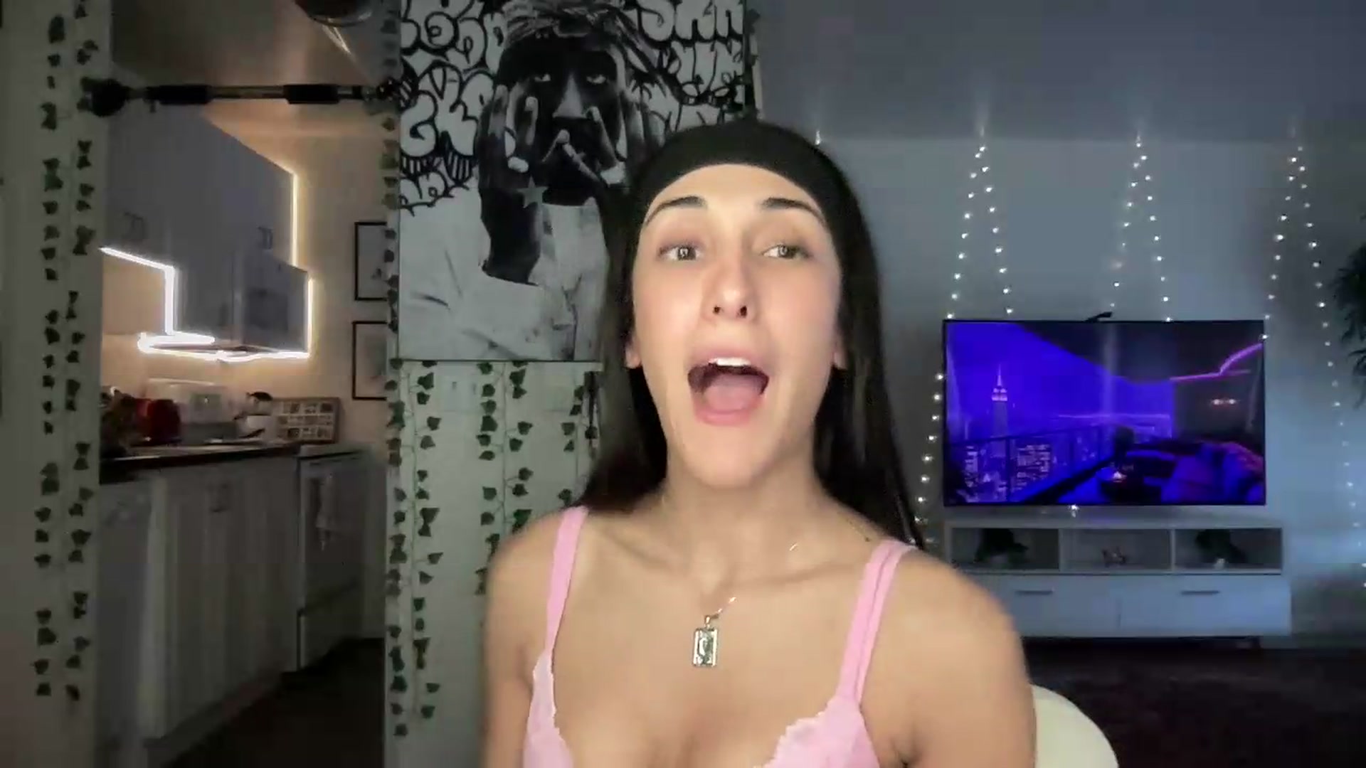 Gallery image thumbnail from LittlePersian's myfreecams stream on, 07/26/2026, 14:38 image 14 of 20