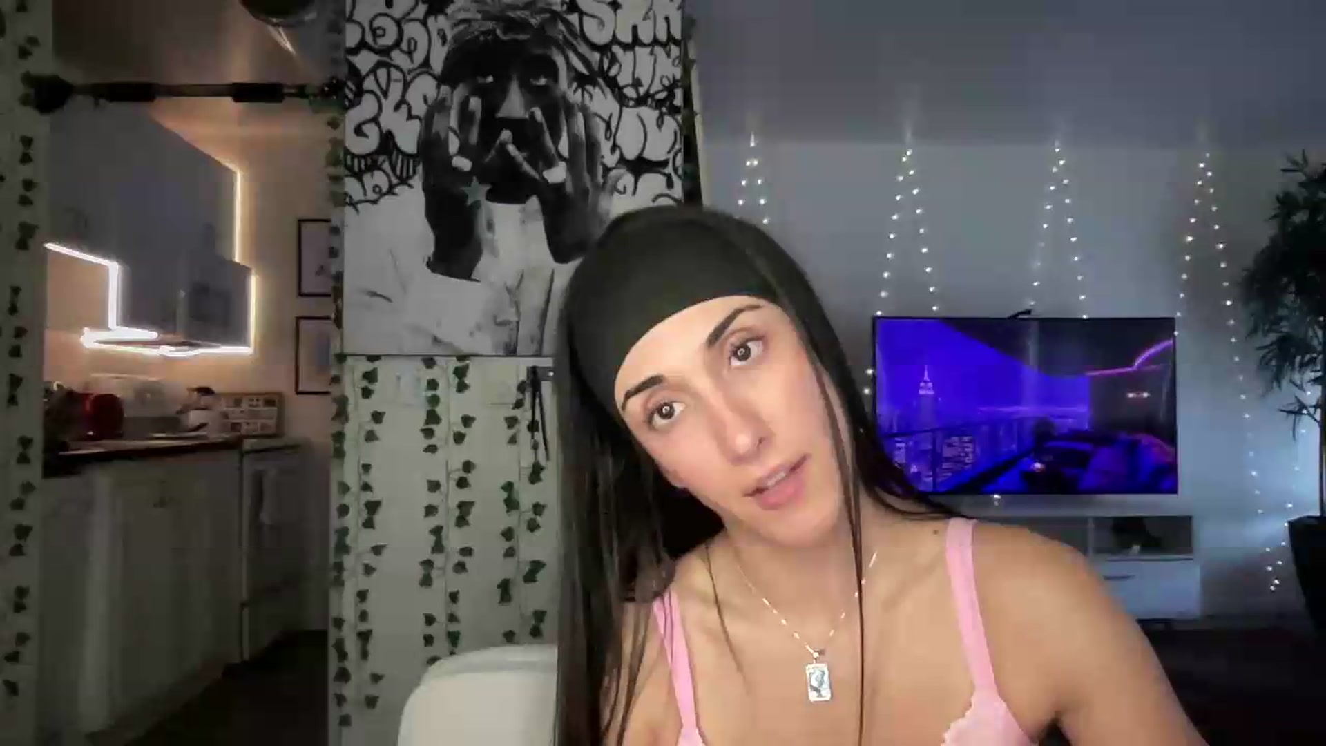 Gallery image thumbnail from LittlePersian's myfreecams stream on, 07/26/2026, 14:38 image 5 of 20