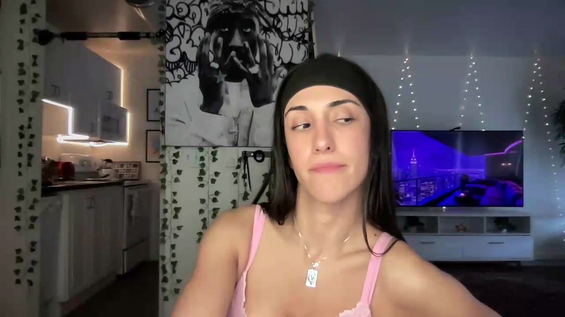 Gallery image thumbnail from LittlePersian's myfreecams stream on, 07/26/2026, 14:38 image 15 of 20