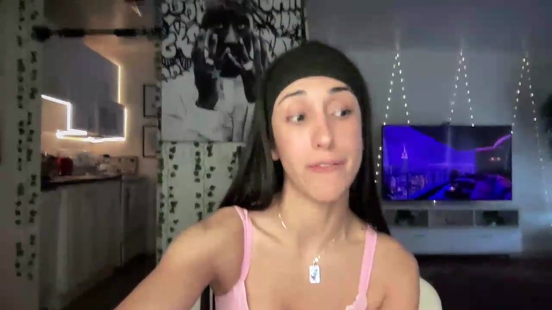 Gallery image thumbnail from LittlePersian's myfreecams stream on, 07/26/2026, 14:38 image 9 of 20