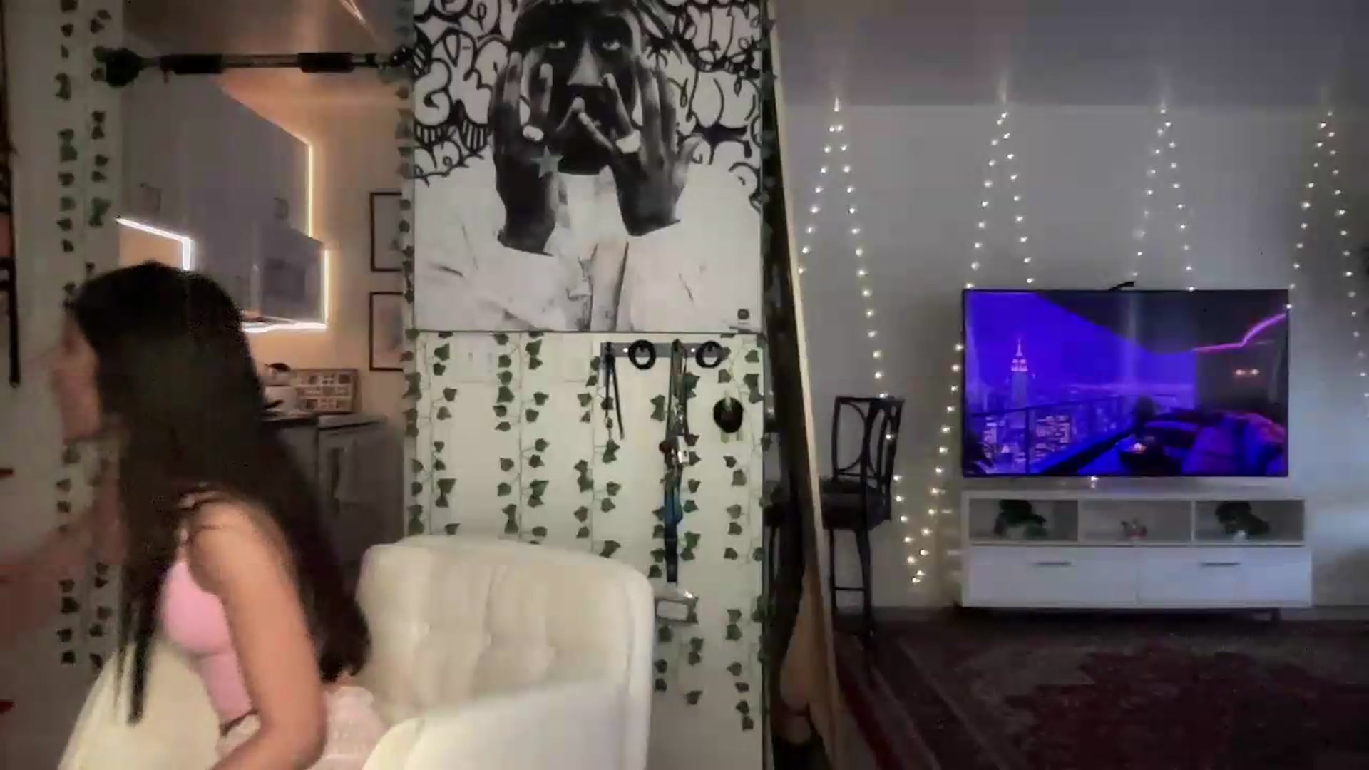 Gallery image thumbnail from LittlePersian's myfreecams stream on, 07/26/2026, 14:38 image 17 of 20