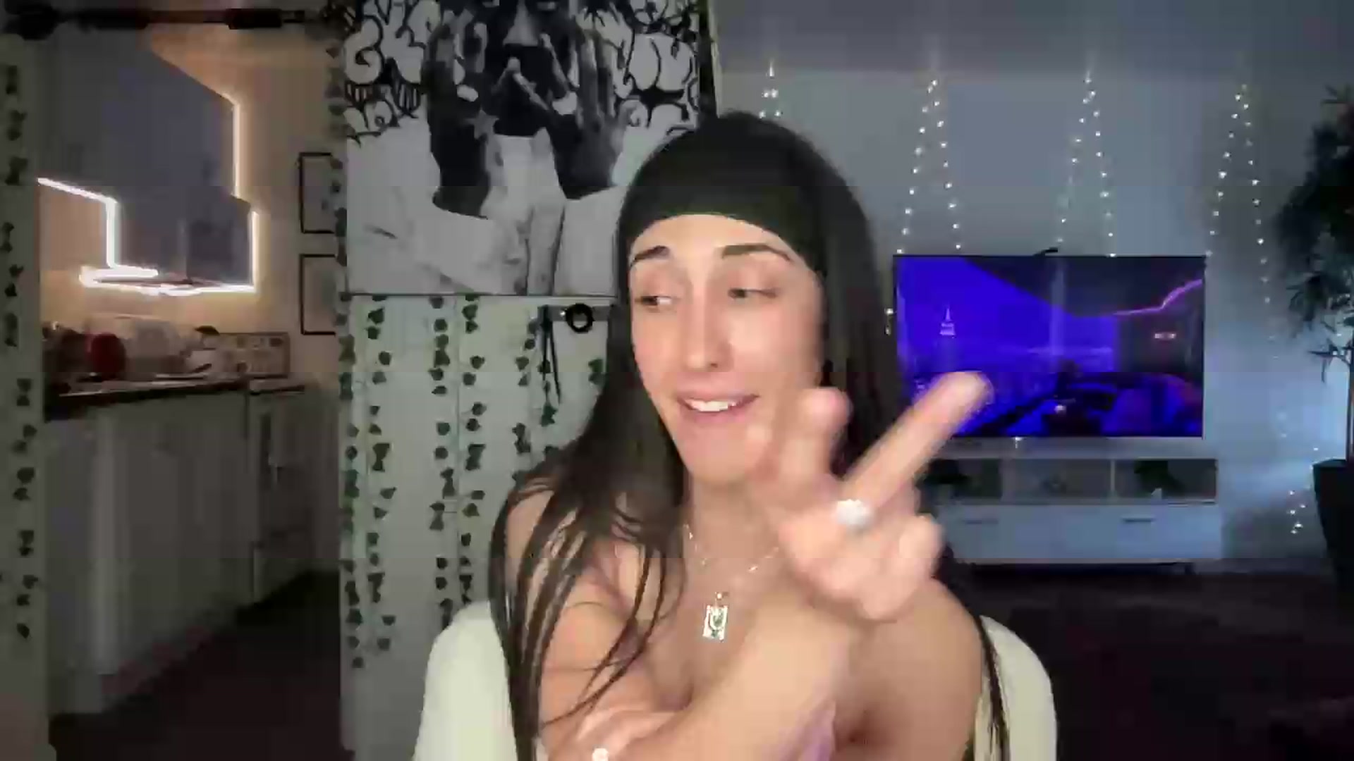 Gallery image thumbnail from LittlePersian's myfreecams stream on, 07/26/2026, 14:38 image 7 of 20