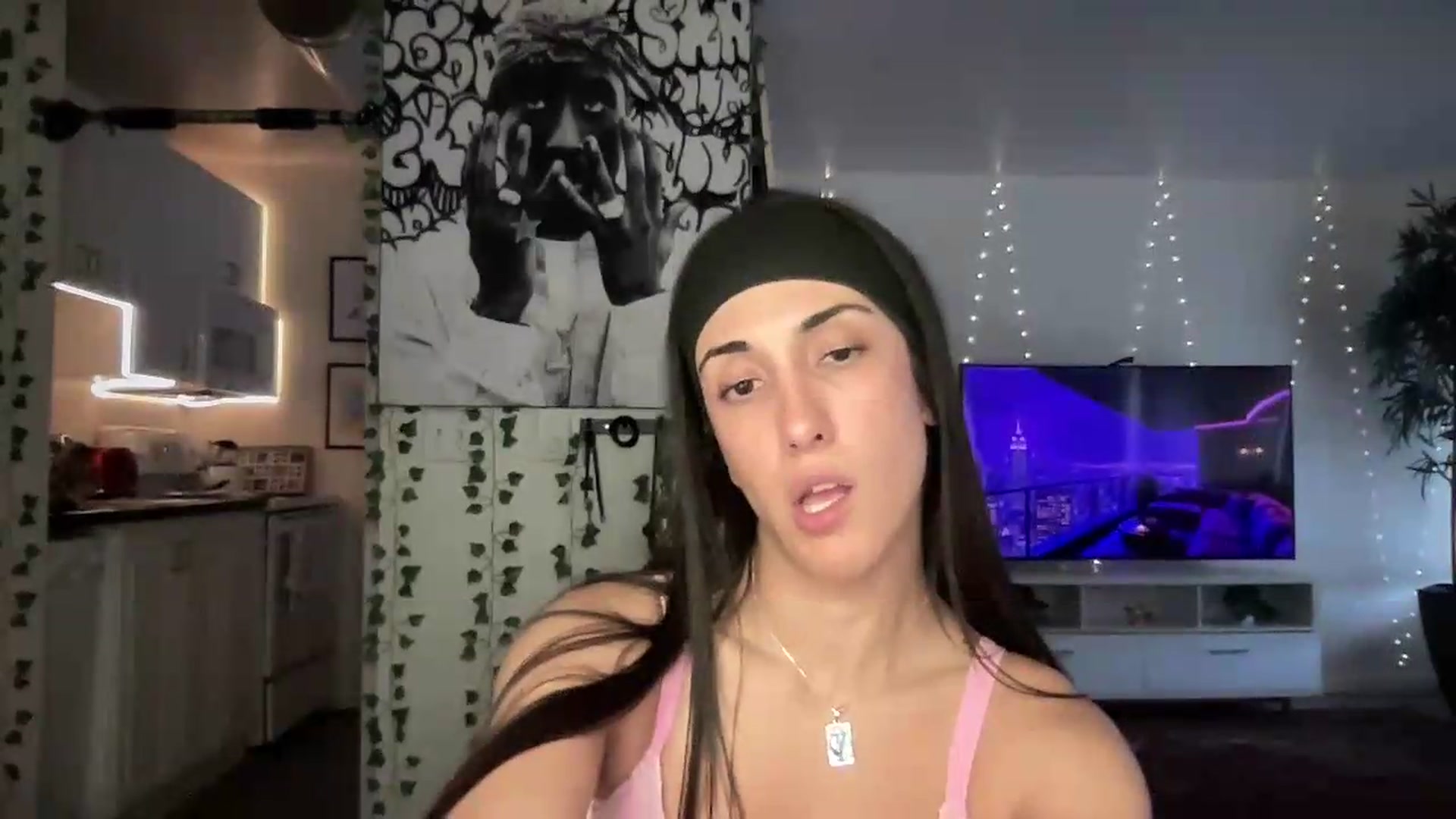 Gallery image thumbnail from LittlePersian's myfreecams stream on, 07/26/2026, 14:38 image 8 of 20