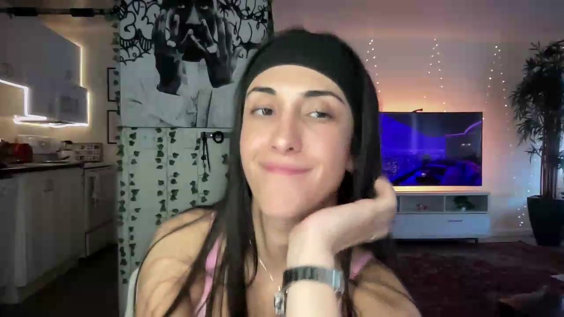Gallery image thumbnail from LittlePersian's myfreecams stream on, 07/26/2026, 15:13 image 10 of 20