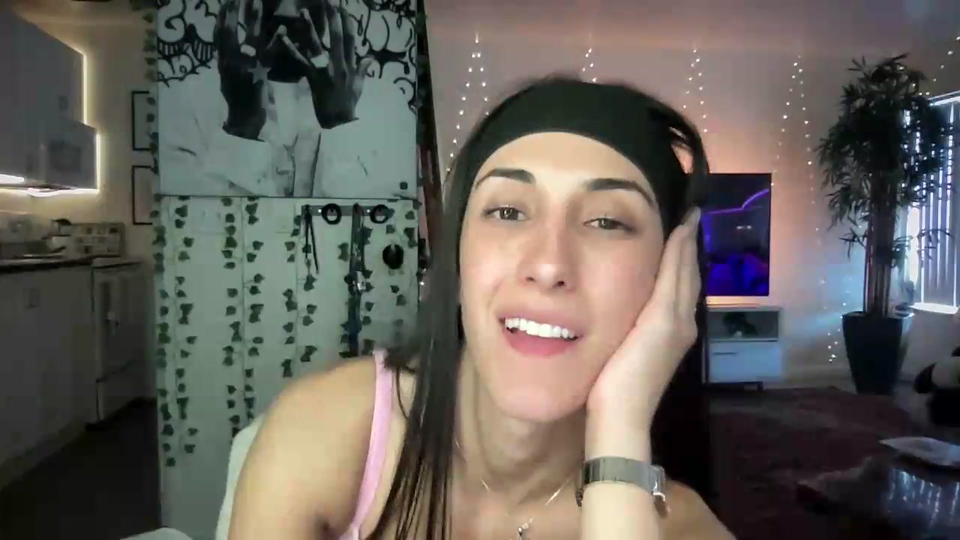 Gallery image thumbnail from LittlePersian's myfreecams stream on, 07/26/2026, 15:13 image 19 of 20