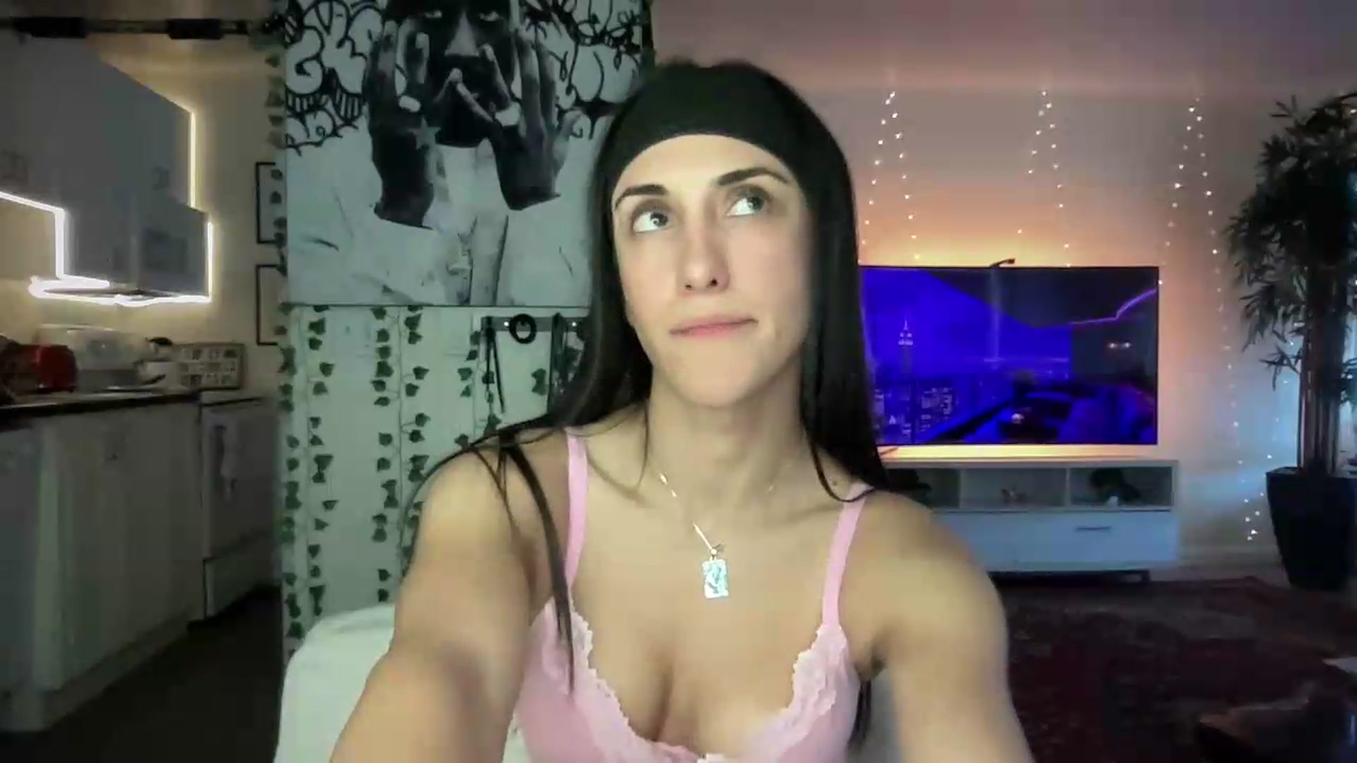 Gallery image thumbnail from LittlePersian's myfreecams stream on, 07/26/2026, 15:13 image 2 of 20