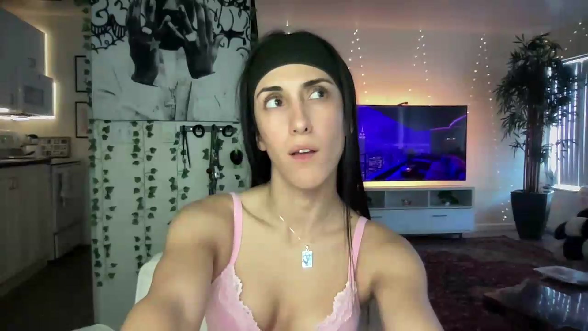Gallery image thumbnail from LittlePersian's myfreecams stream on, 07/26/2026, 15:13 image 12 of 20