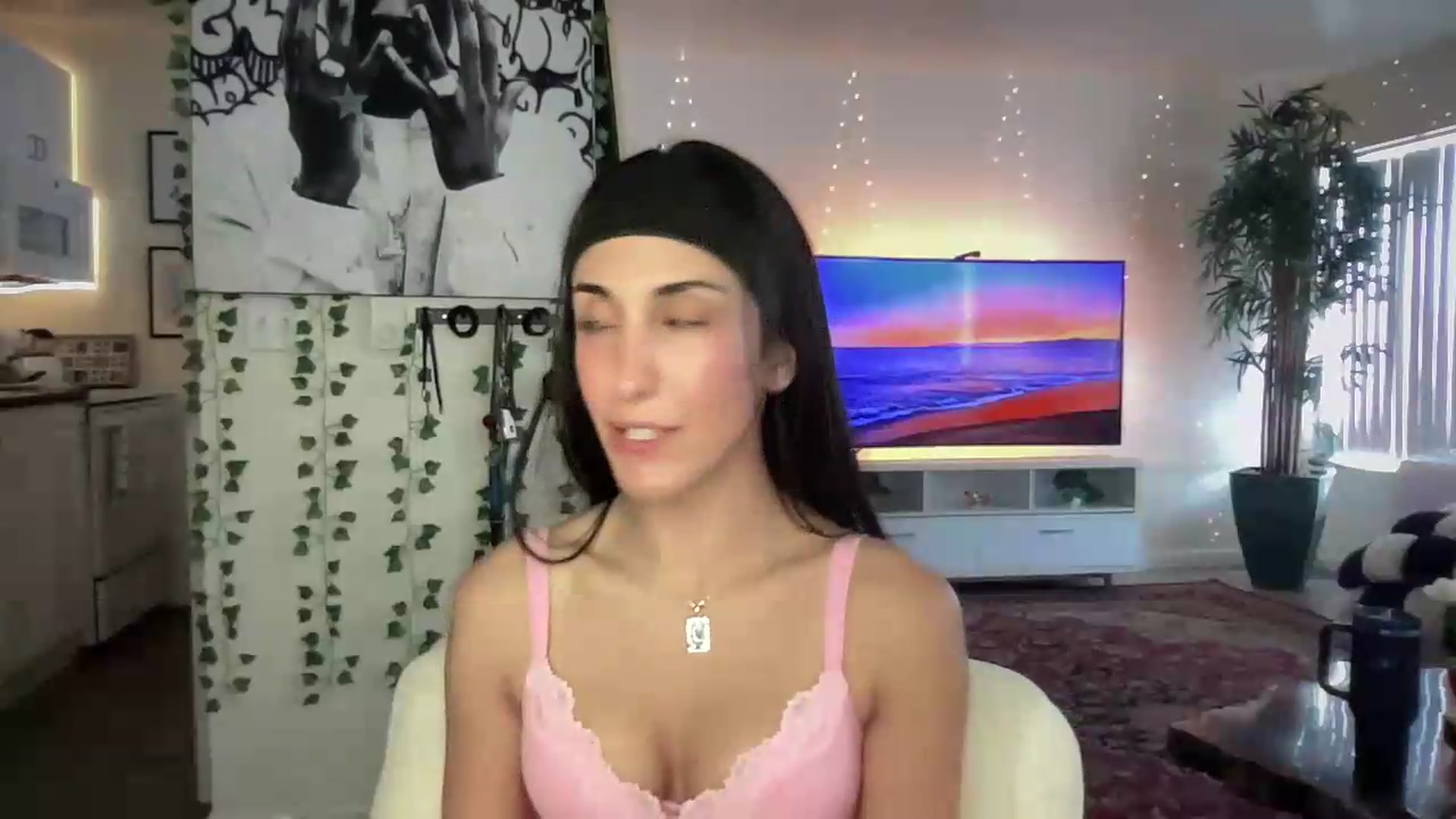 Gallery image thumbnail from LittlePersian's myfreecams stream on, 07/26/2026, 19:08 image 4 of 20