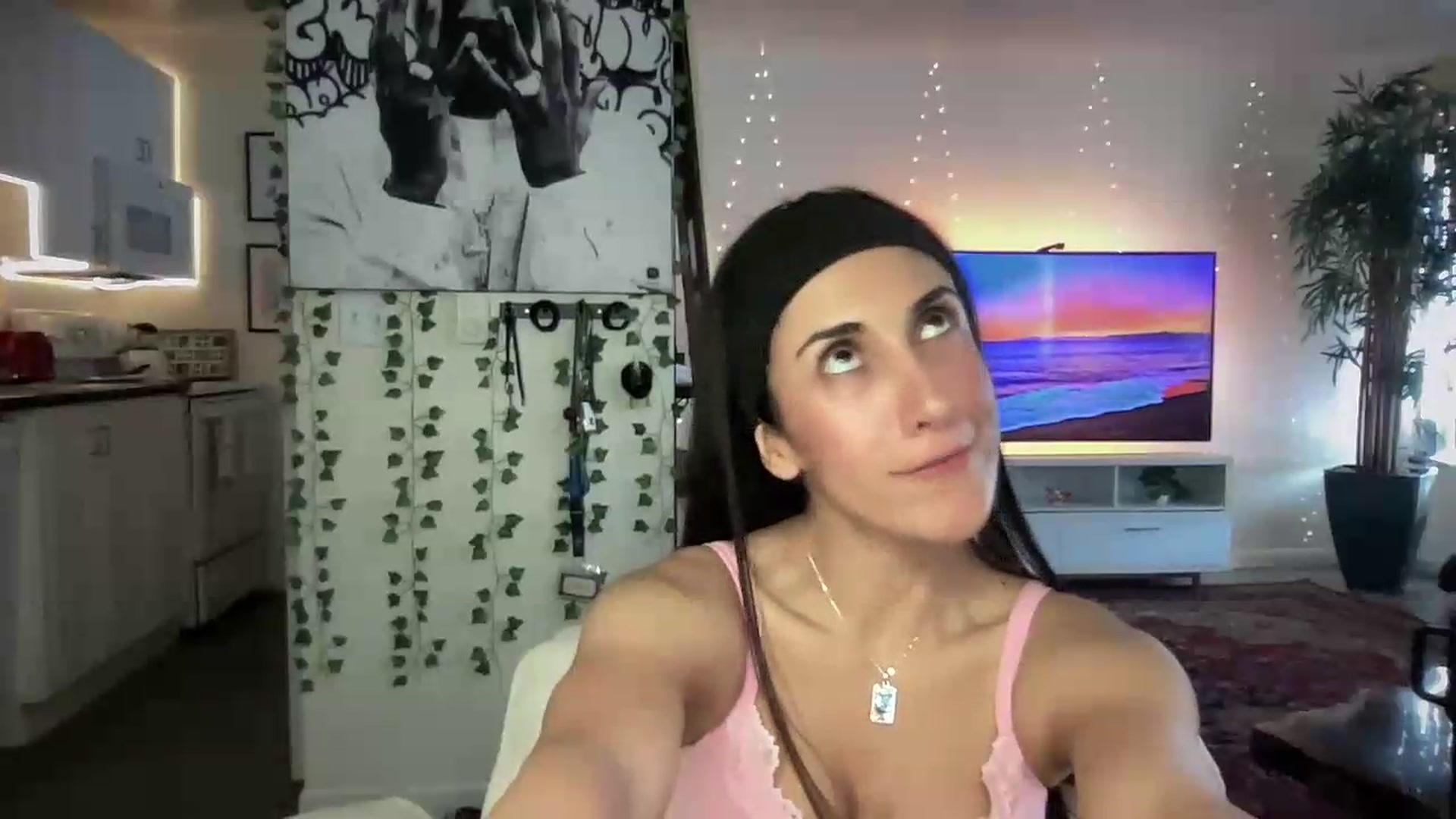 Gallery image thumbnail from LittlePersian's myfreecams stream on, 07/26/2026, 19:08 image 18 of 20